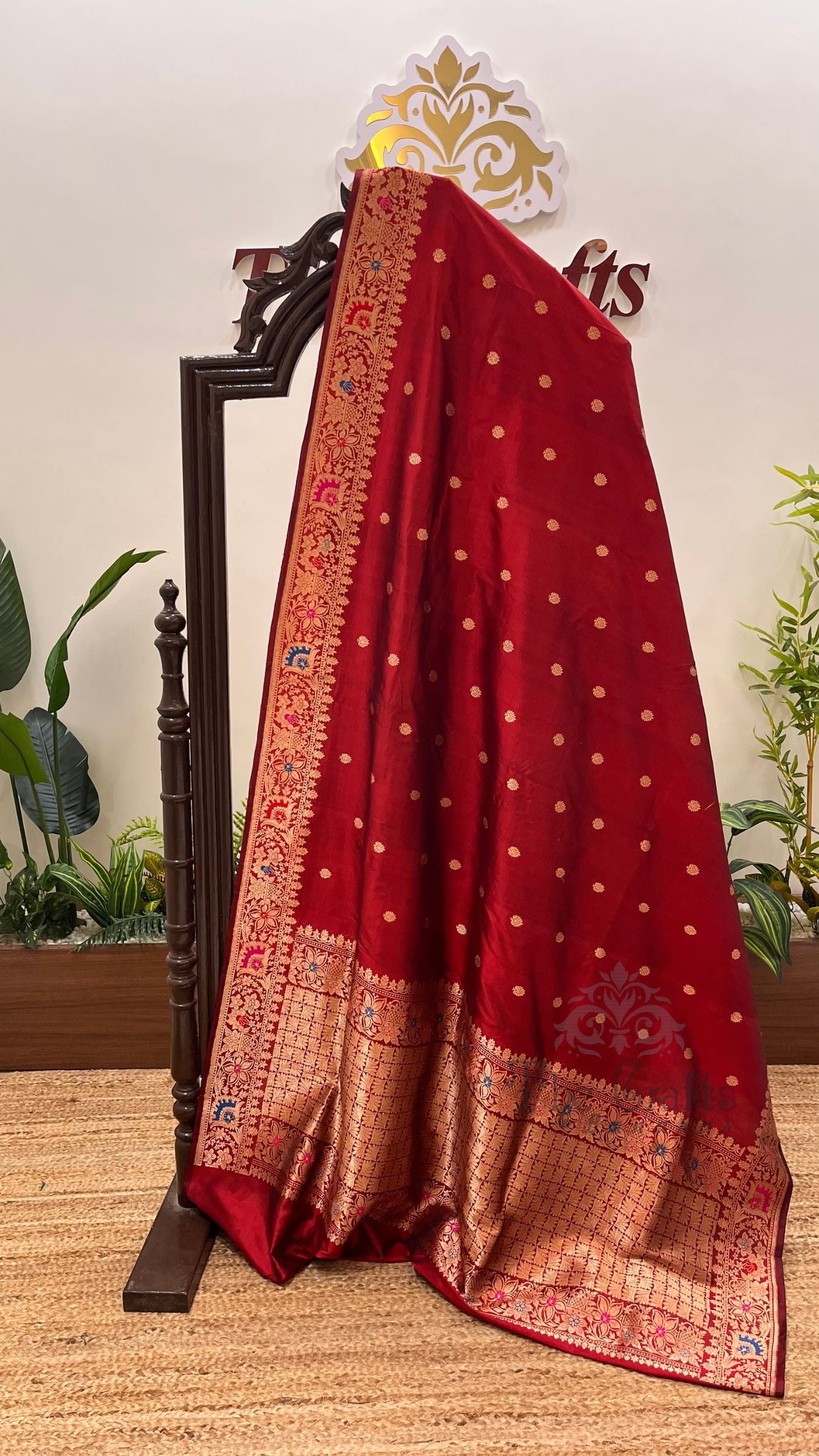 Pure Katan Silk Handloom Banarasi Saree - with kadhua motifs