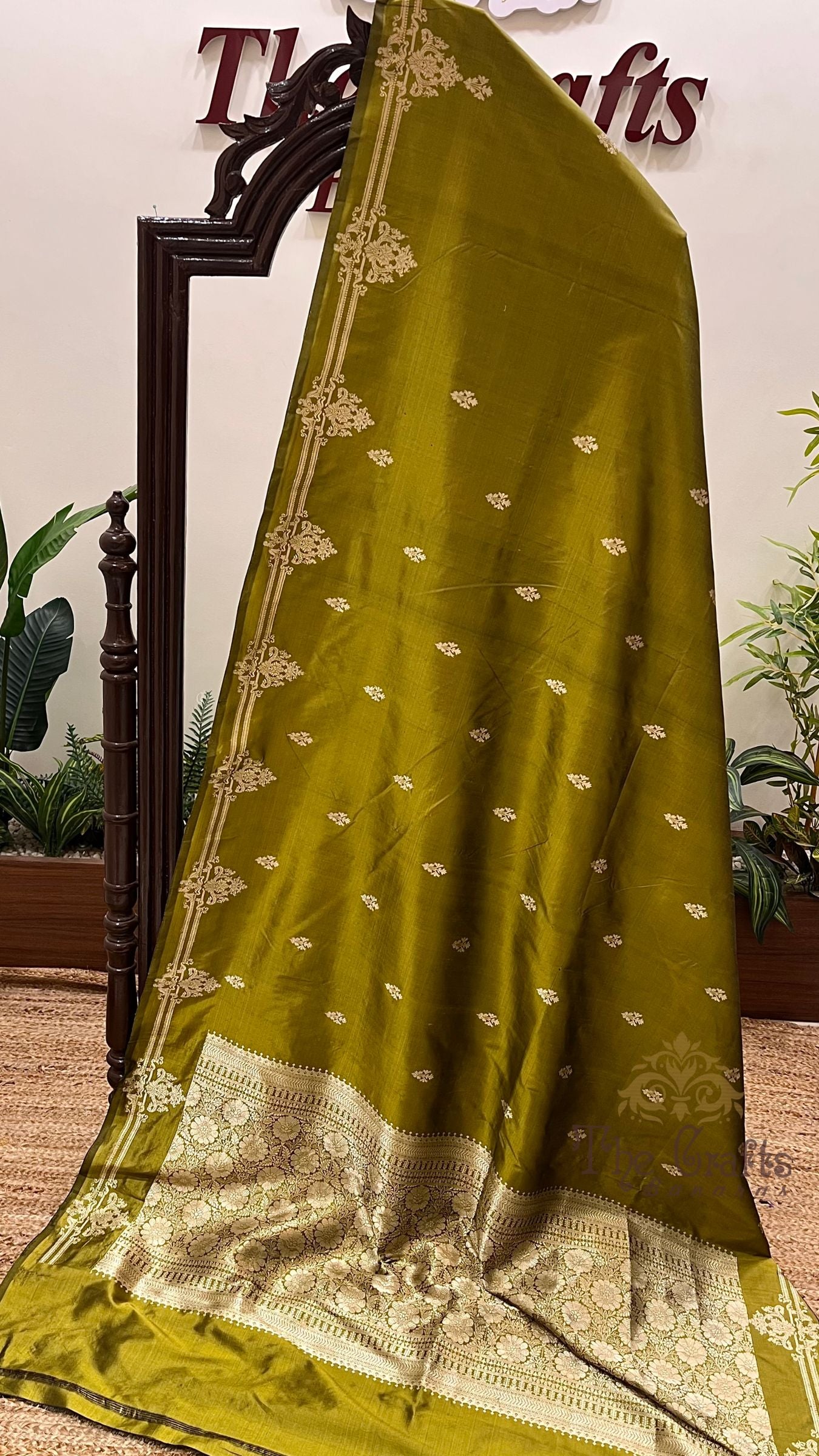 Pure Katan Silk Handloom Banarasi Saree - Kadhua Motifs