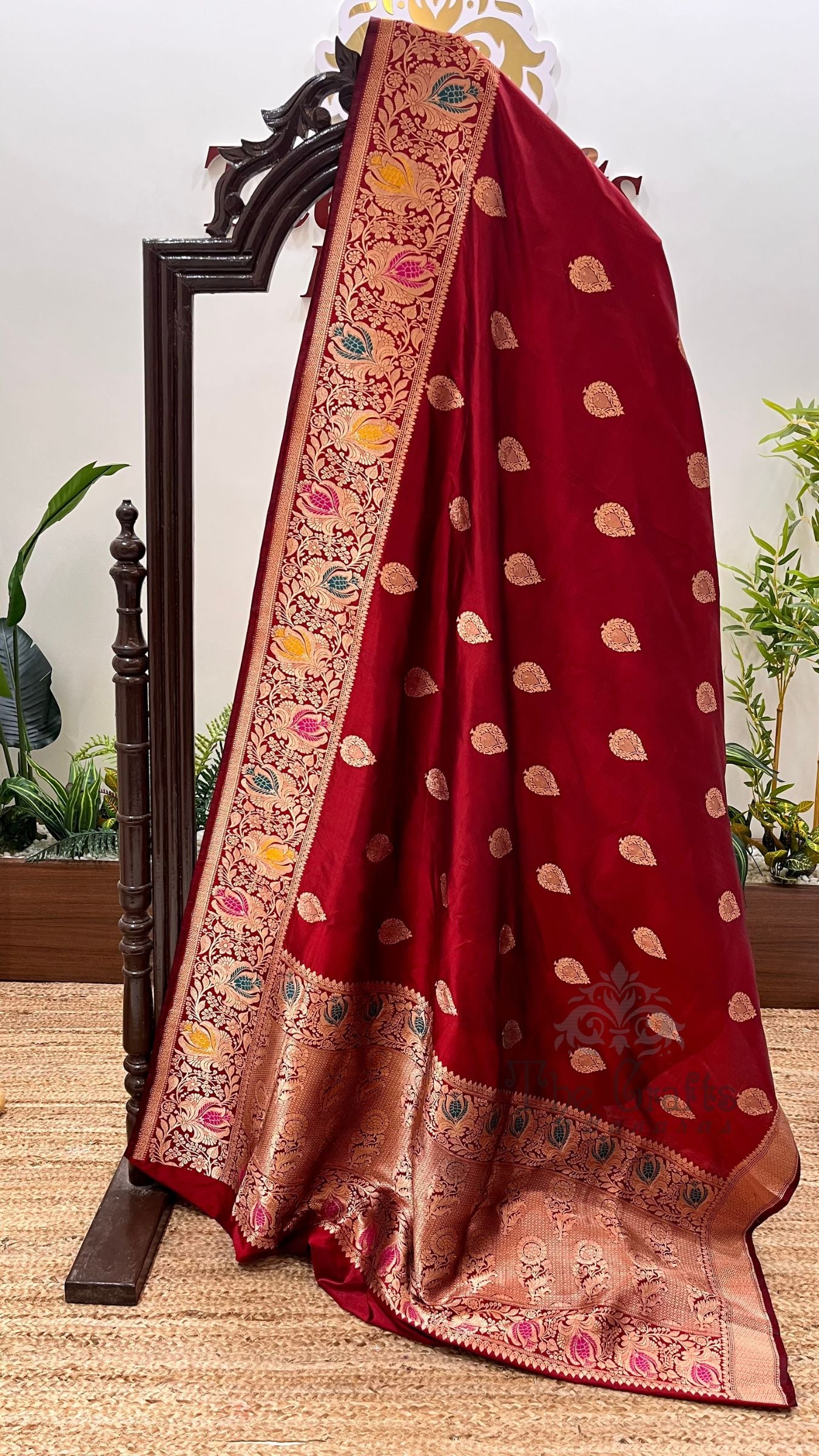 Pure Katan Silk Handloom Banarasi Saree - with kadhua motifs