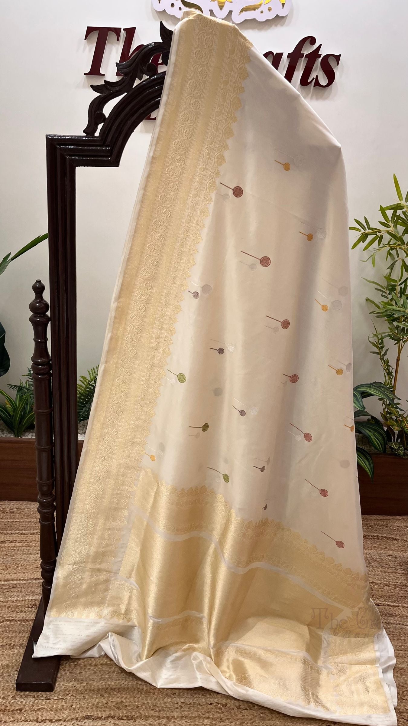 Pure Katan Silk Handloom Banarasi Saree - with kadhua meenakari motifs
