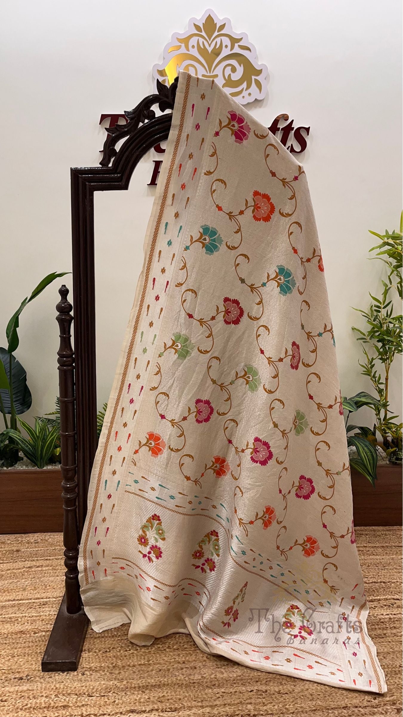 Tussar Georgette Handloom Banarasi Saree - Jaal with Meenakari