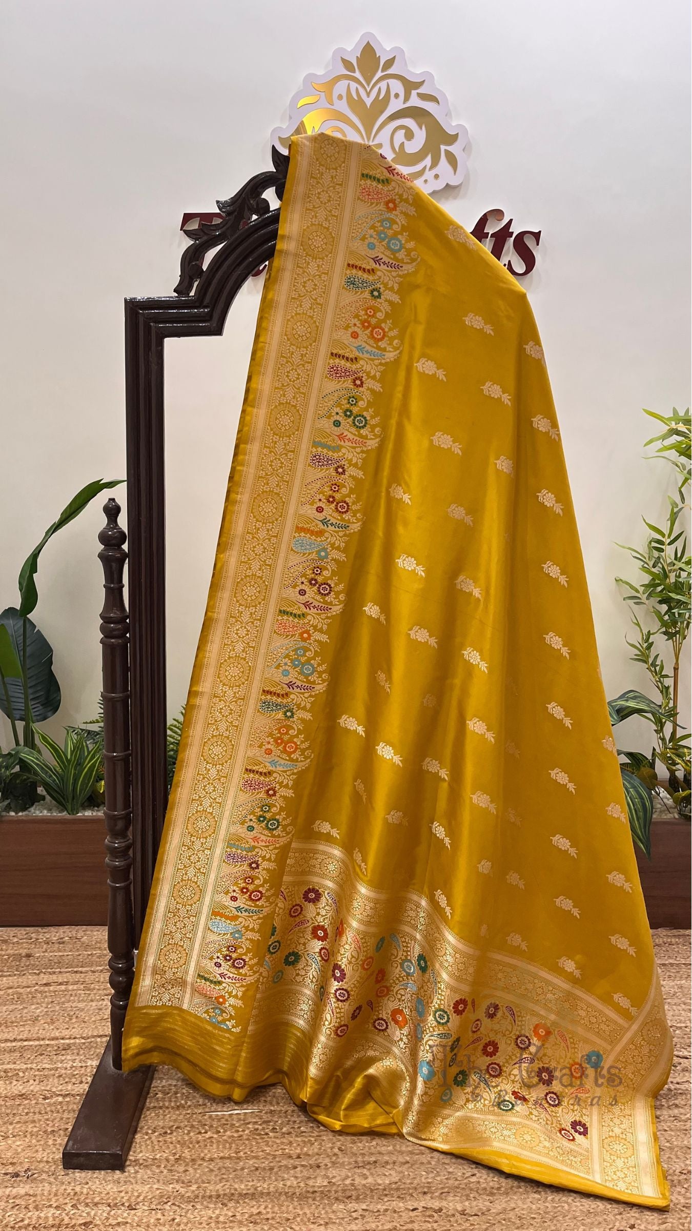 Pure Katan Silk Handloom Banarasi Saree - with kadhua meenakari motifs