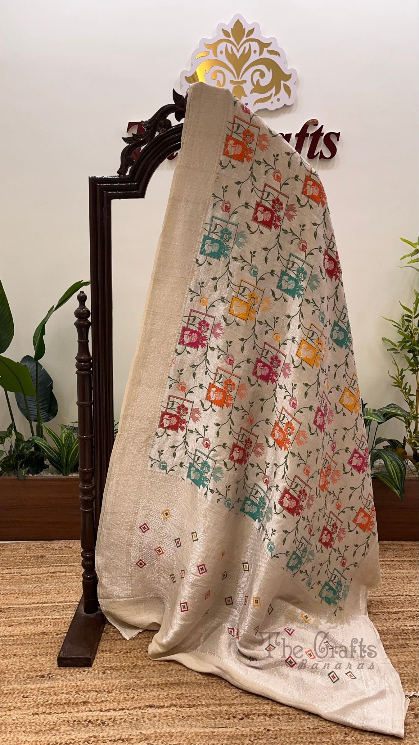 Tussar Georgette Handloom Banarasi Saree - Jaal with Meenakari