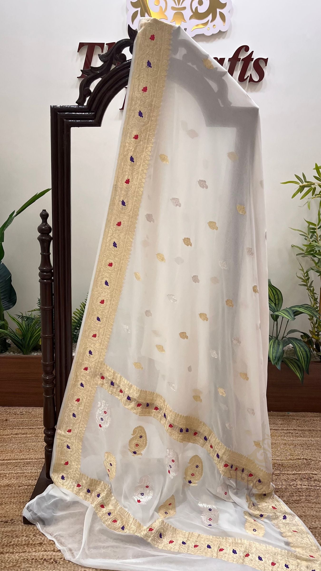 Tissue Georgette Handloom Banarasi Saree - with kadhua Meenakari Motifs