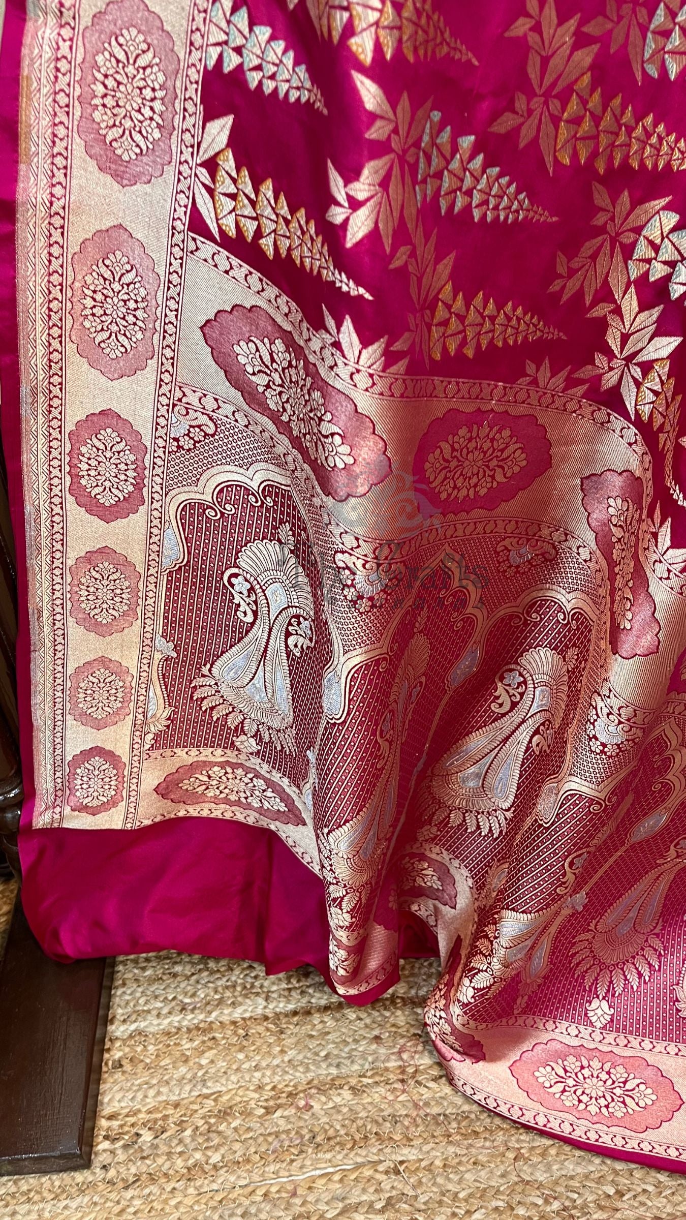 Pure Katan Silk Handloom Banarasi Saree - Jall With Meenakari