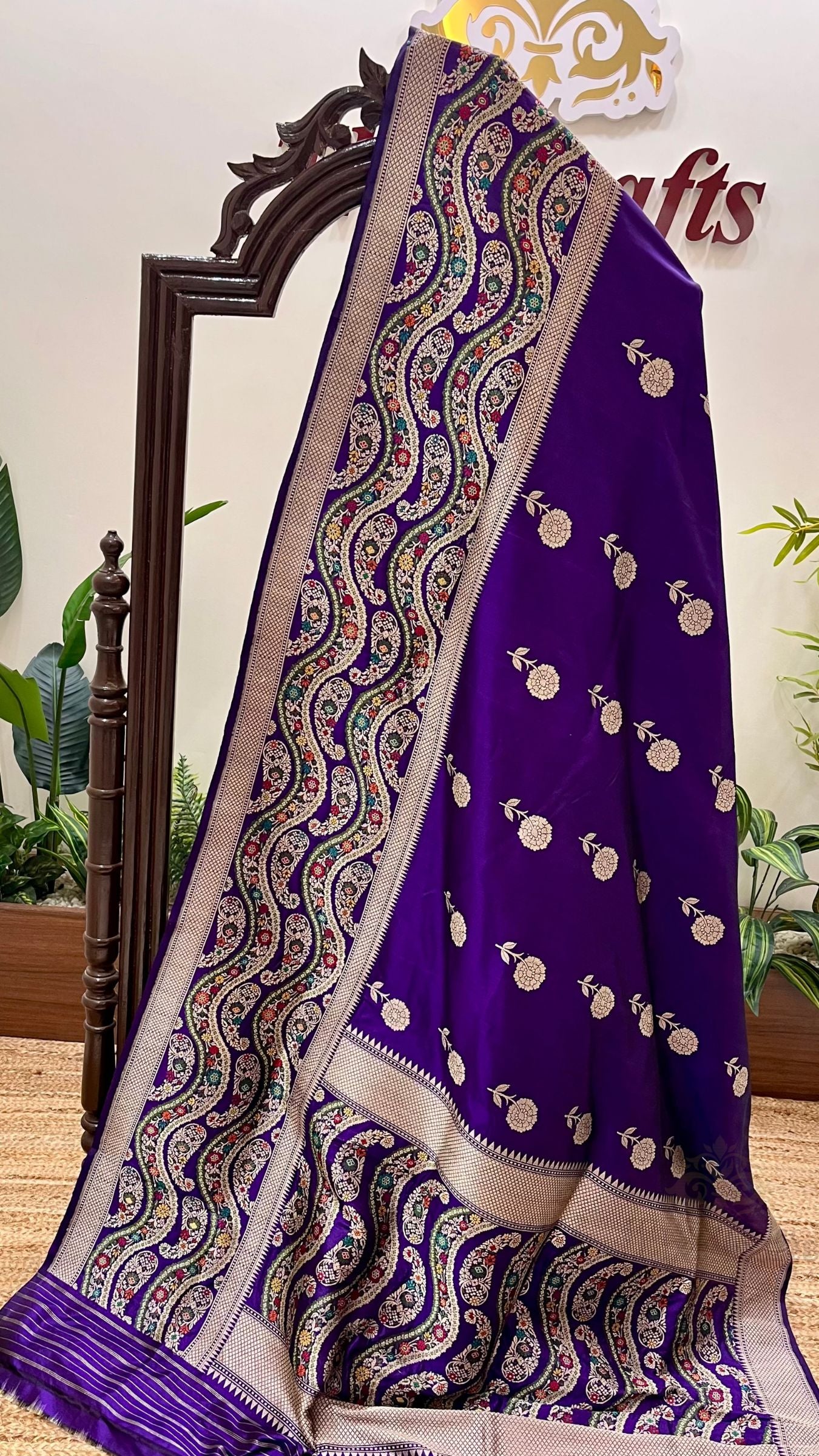 Pure Katan Silk Handloom Banarasi Saree - with kadhua meenakari motifs