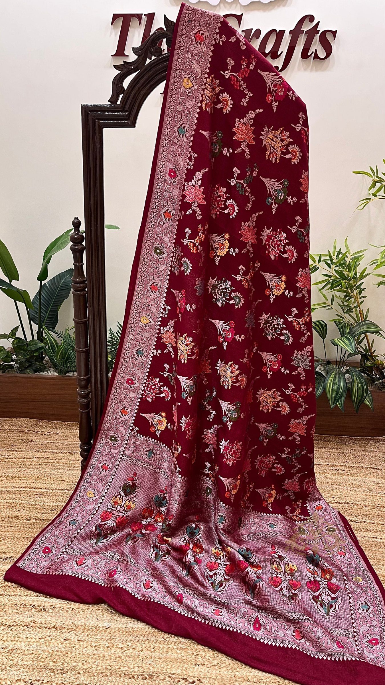 Tussar Georgette Handloom Banarasi Saree - Jaal with Meenakari