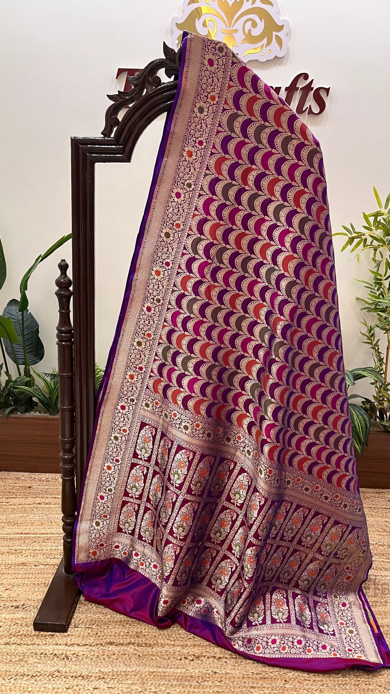 Rangkat Pure Katan Silk Handloom Banarasi Saree - Jaal with meenakari