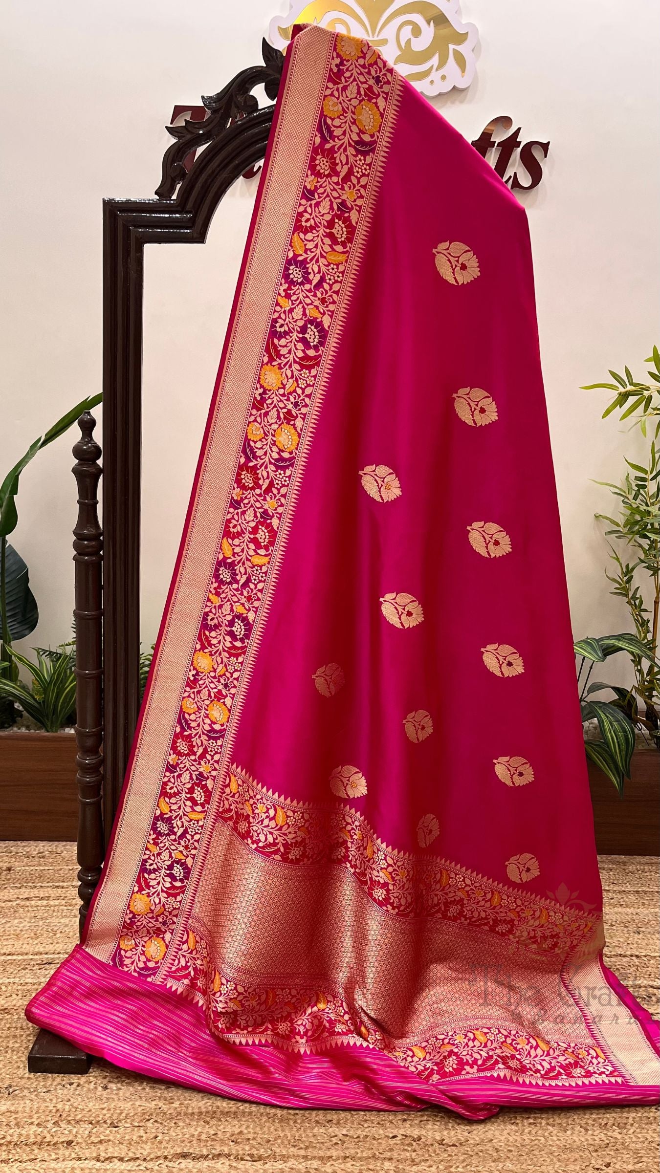 Pure Katan Silk Handloom Banarasi Saree - with kadhua meenakari motifs