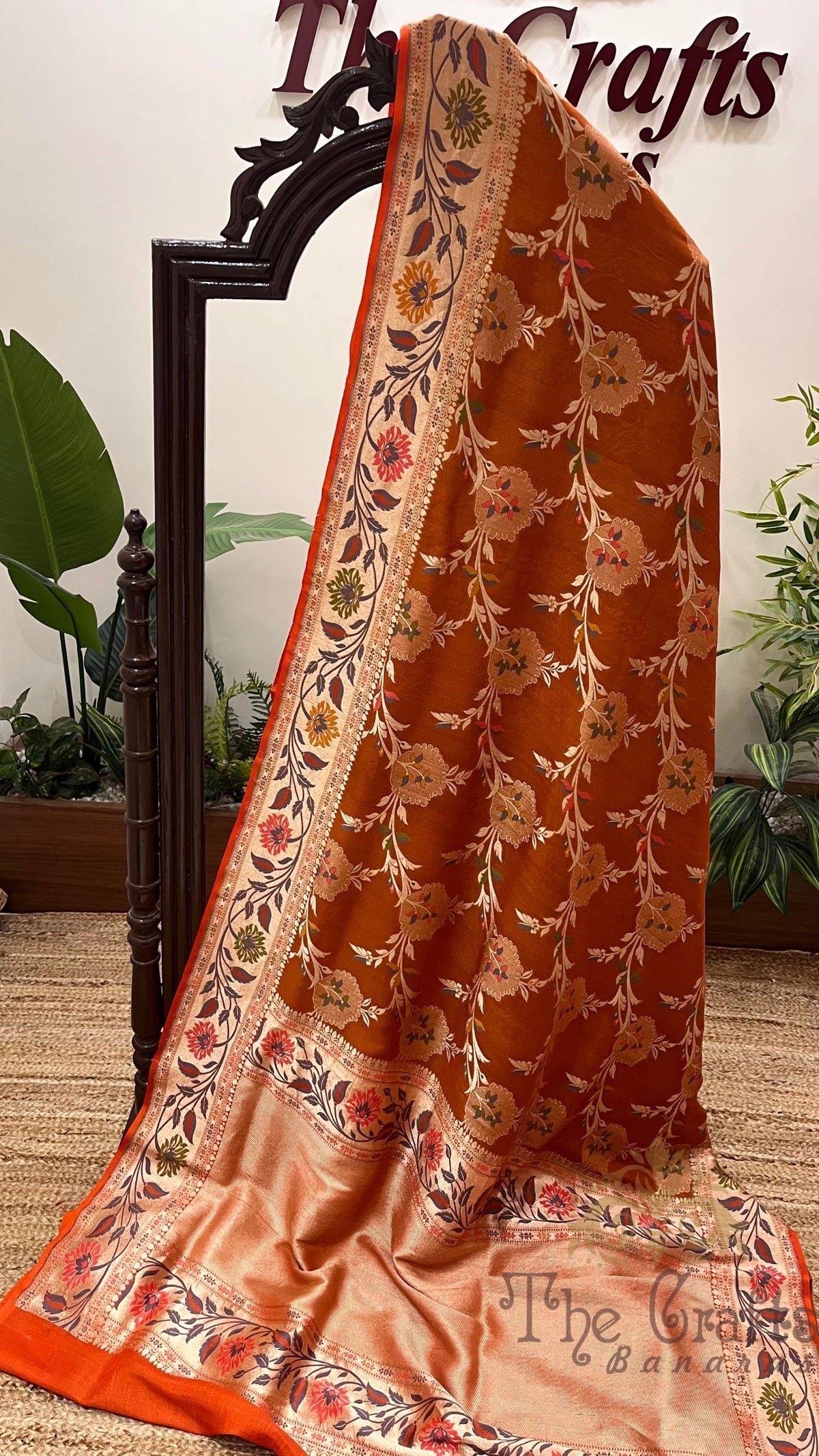 Tussar Georgette Handloom Banarasi Saree - Jaal with Meenakari (Copy)