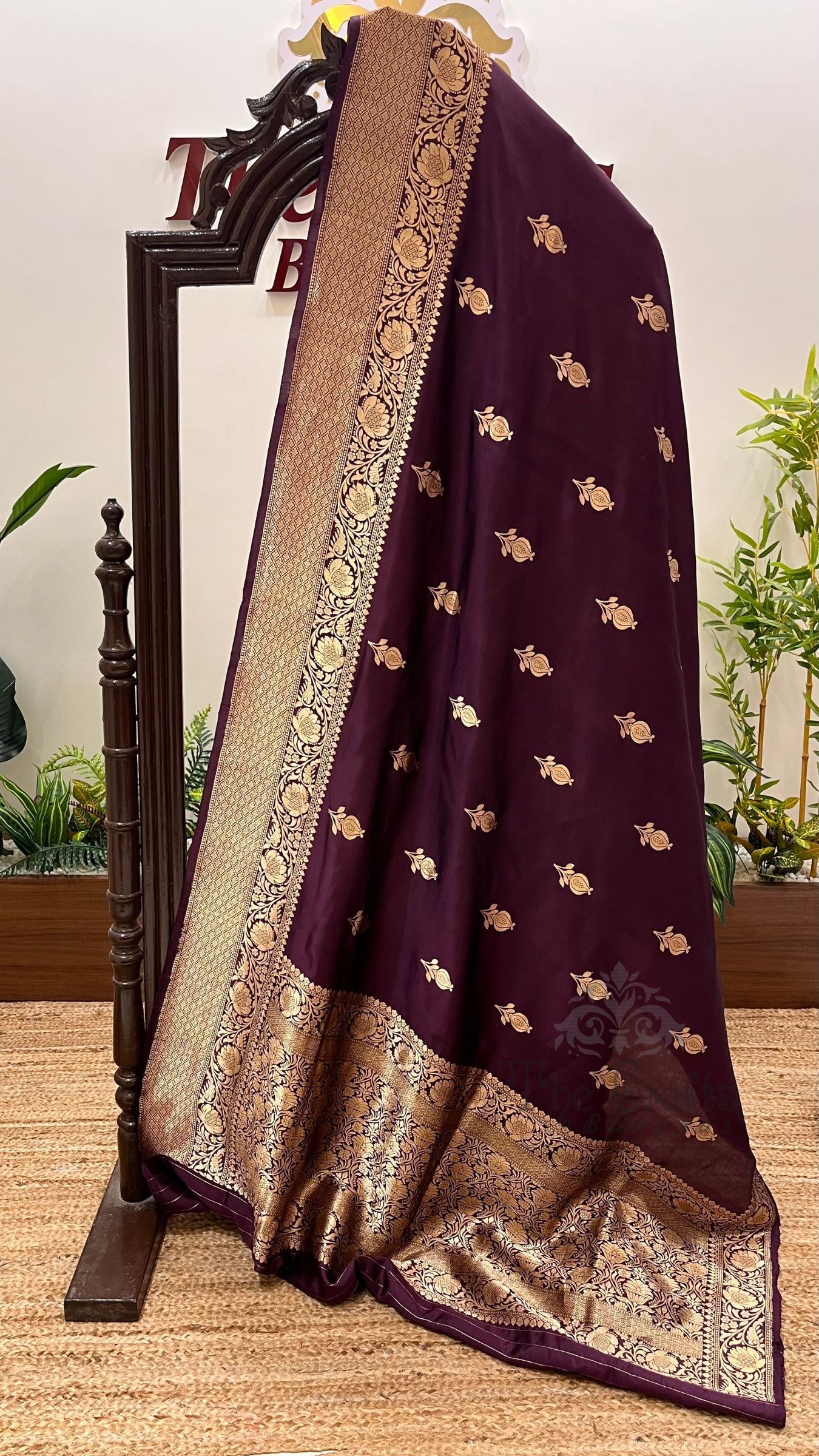 Pure Katan Silk Handloom Banarasi Saree - with kadhua motifs