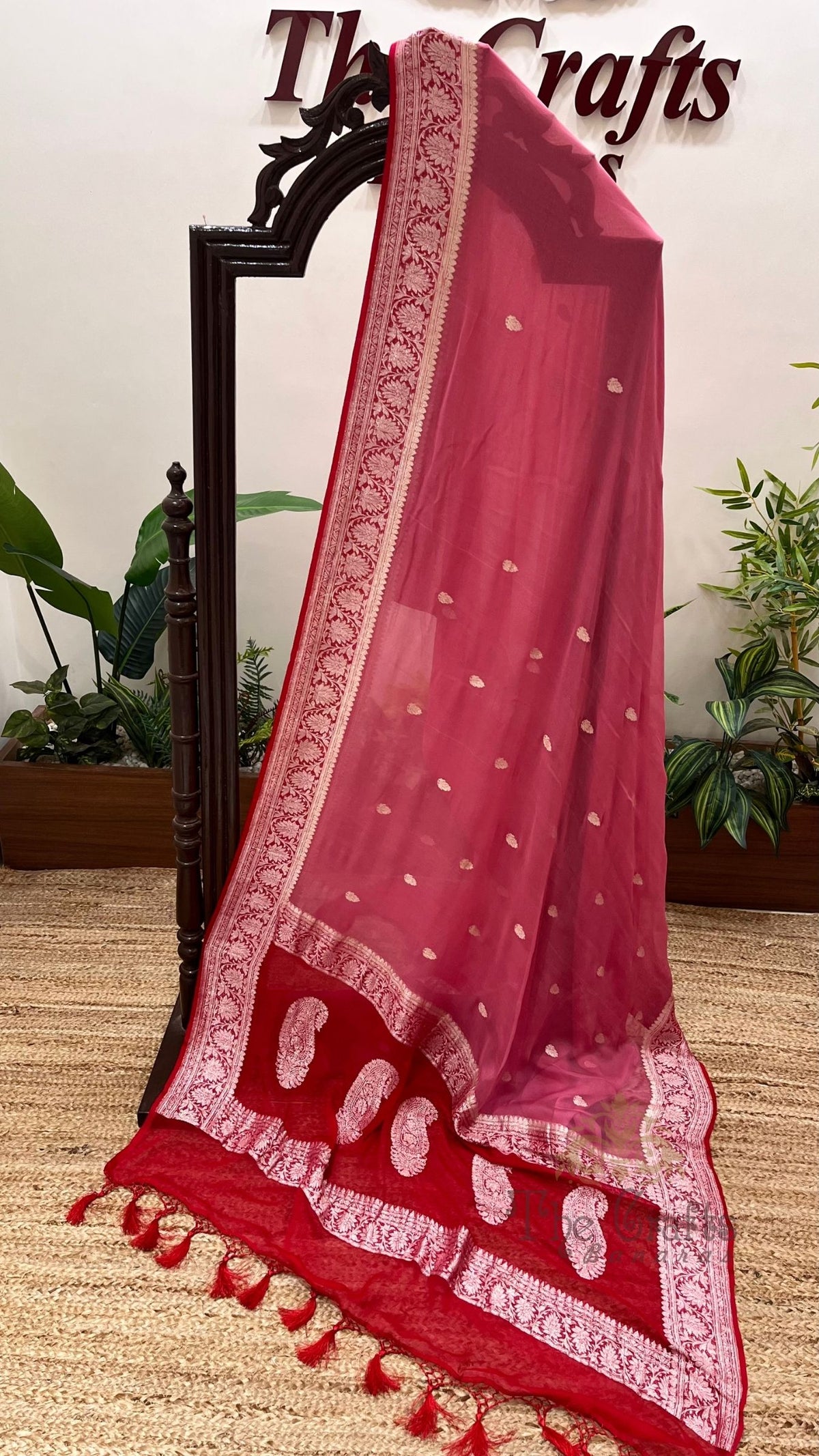 Pure Georgette Banarasi Handloom Saree - Silver Zari