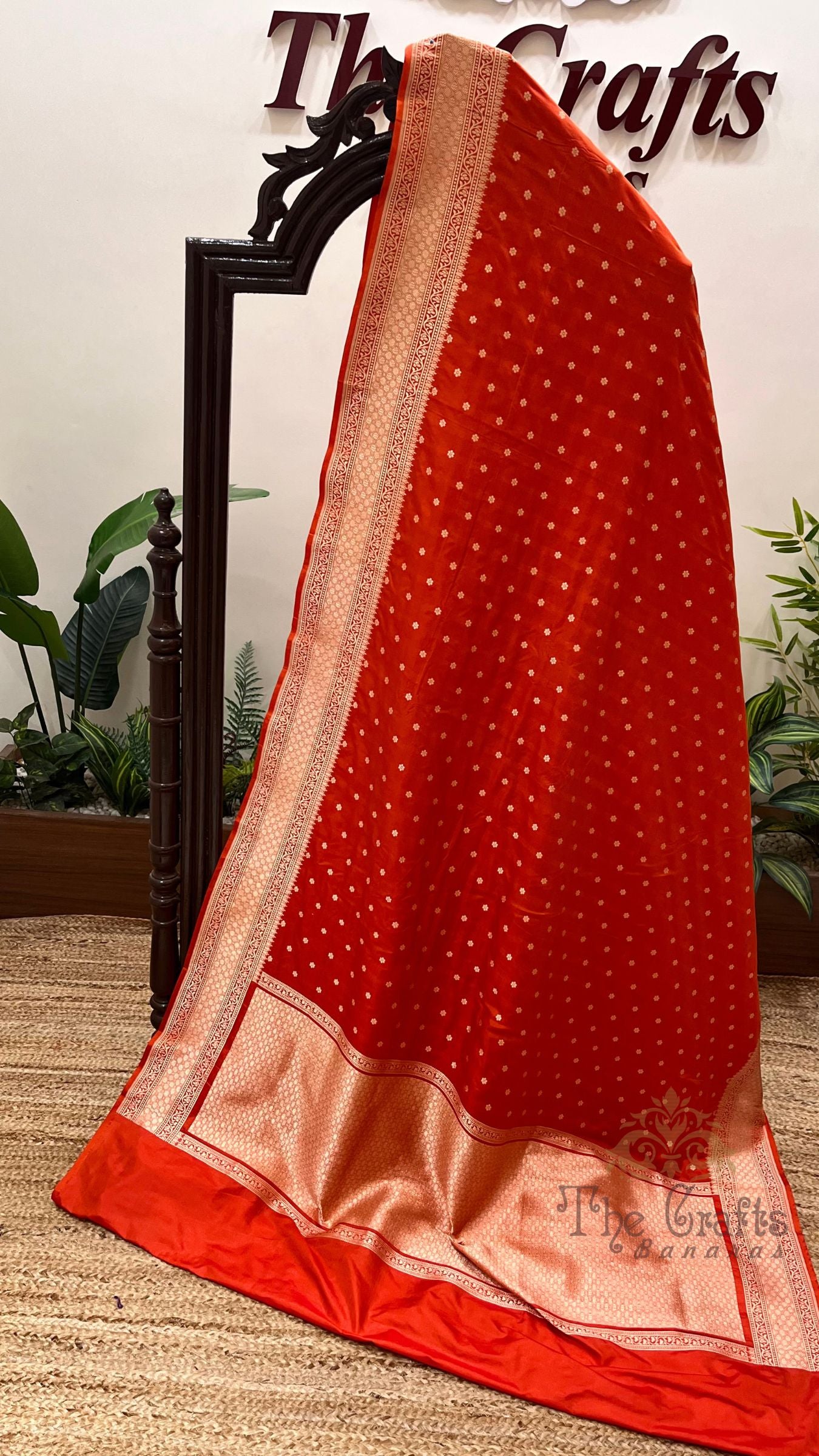 Pure Katan Silk Handloom Banarasi Saree - Motifs Work