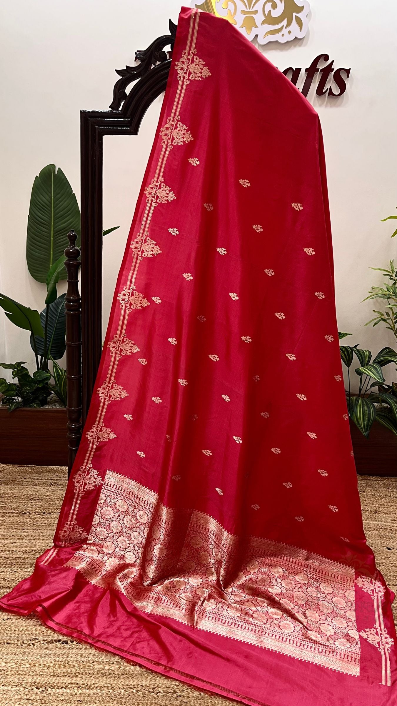 Pure Katan Silk Handloom Banarasi Saree - with kadhua motifs