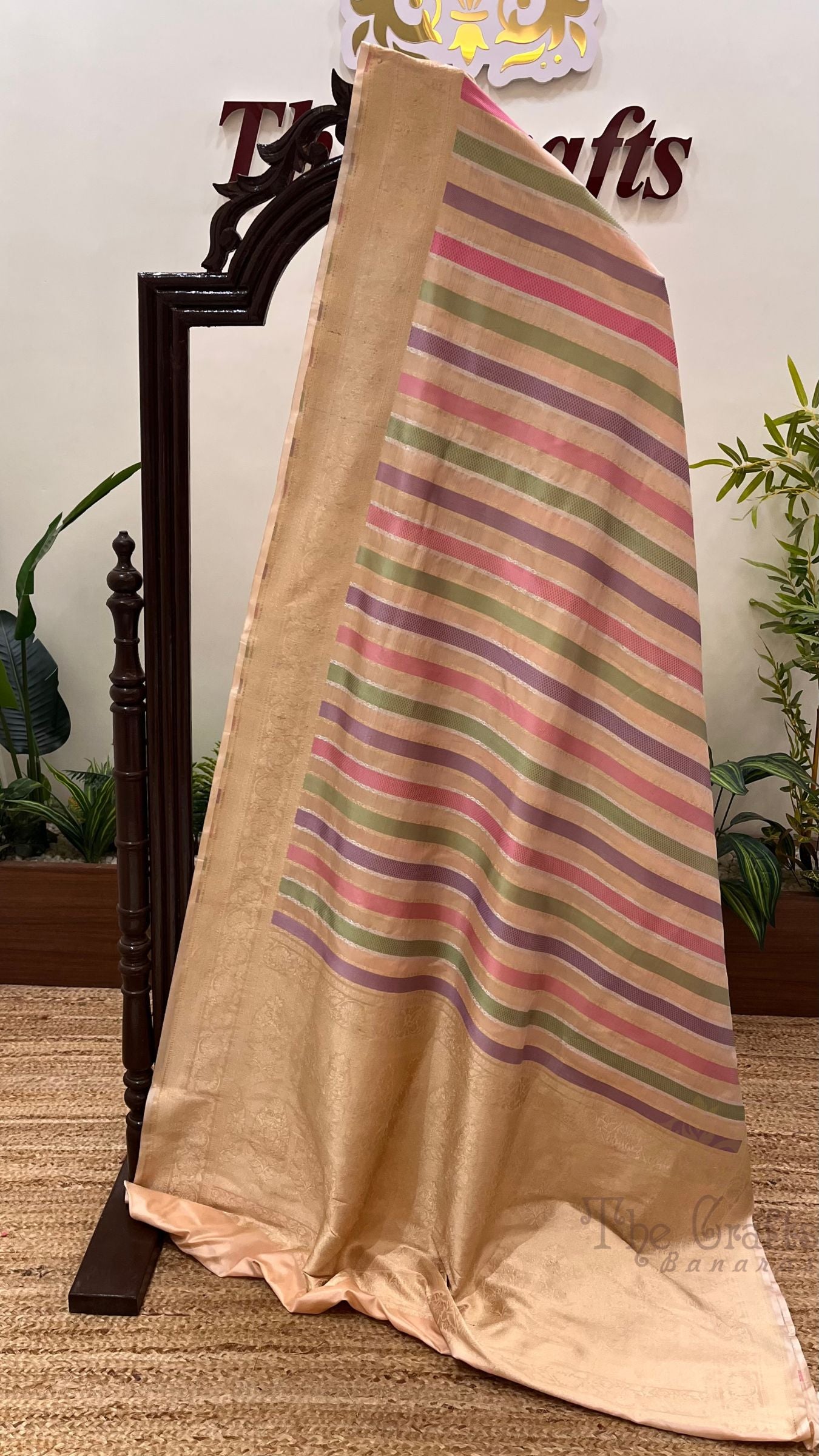 Rangkat Pure Katan Silk Handloom Banarasi Saree - with kadhua work