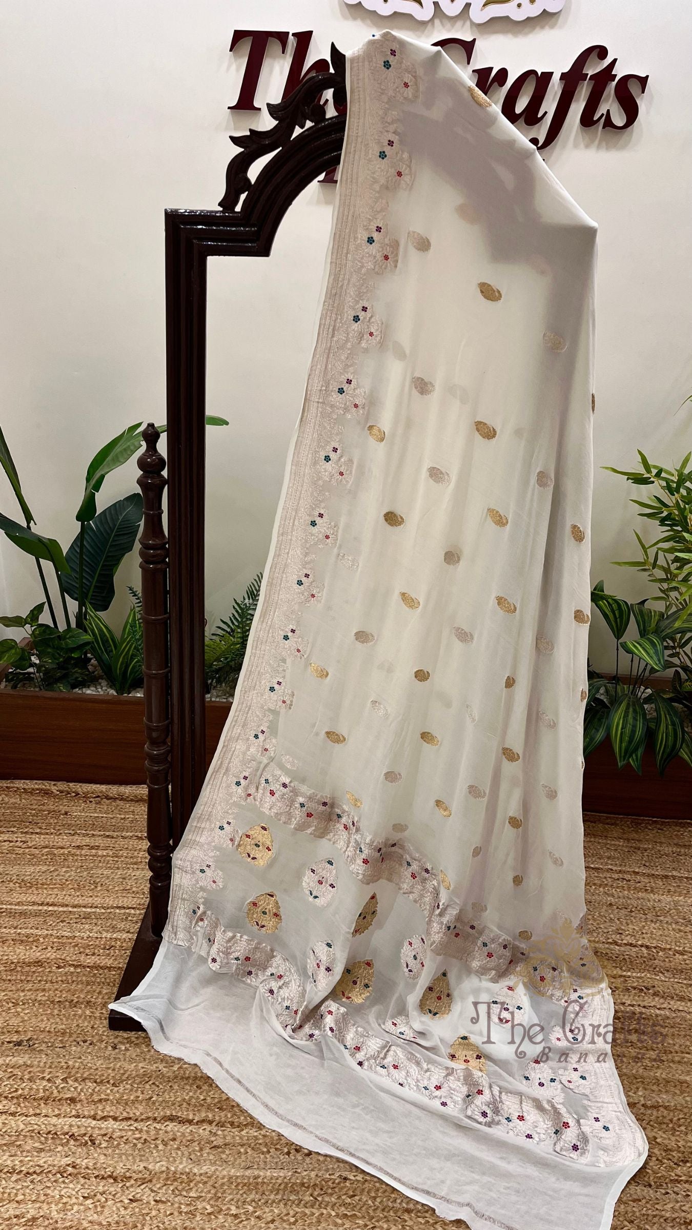 Pure Khaddi Georgette Handloom Banarasi Saree - With Kadhua Meenakari Work