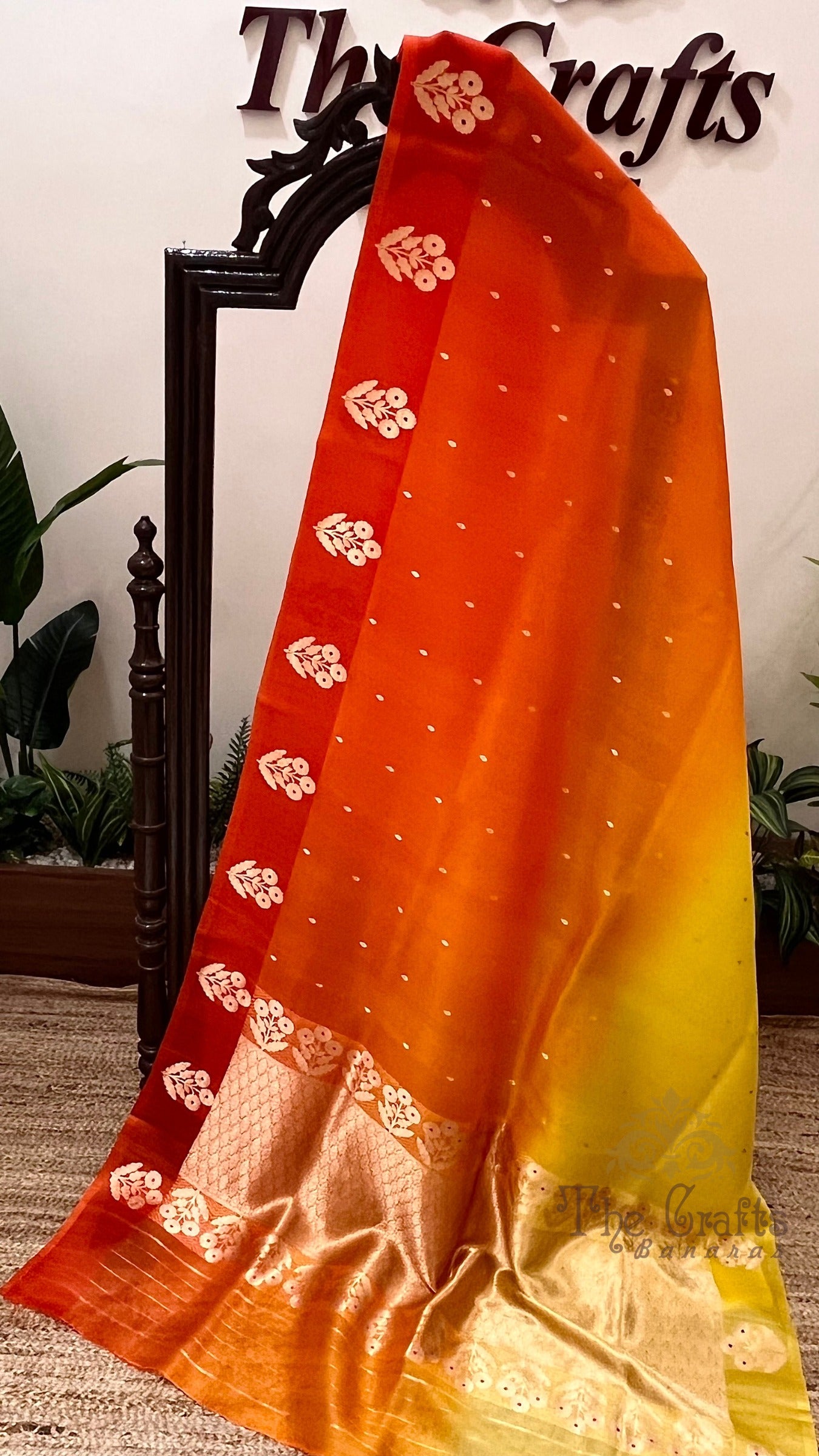 Pure Kora Silk Handloom Banarasi Saree - With Kadhua motifs