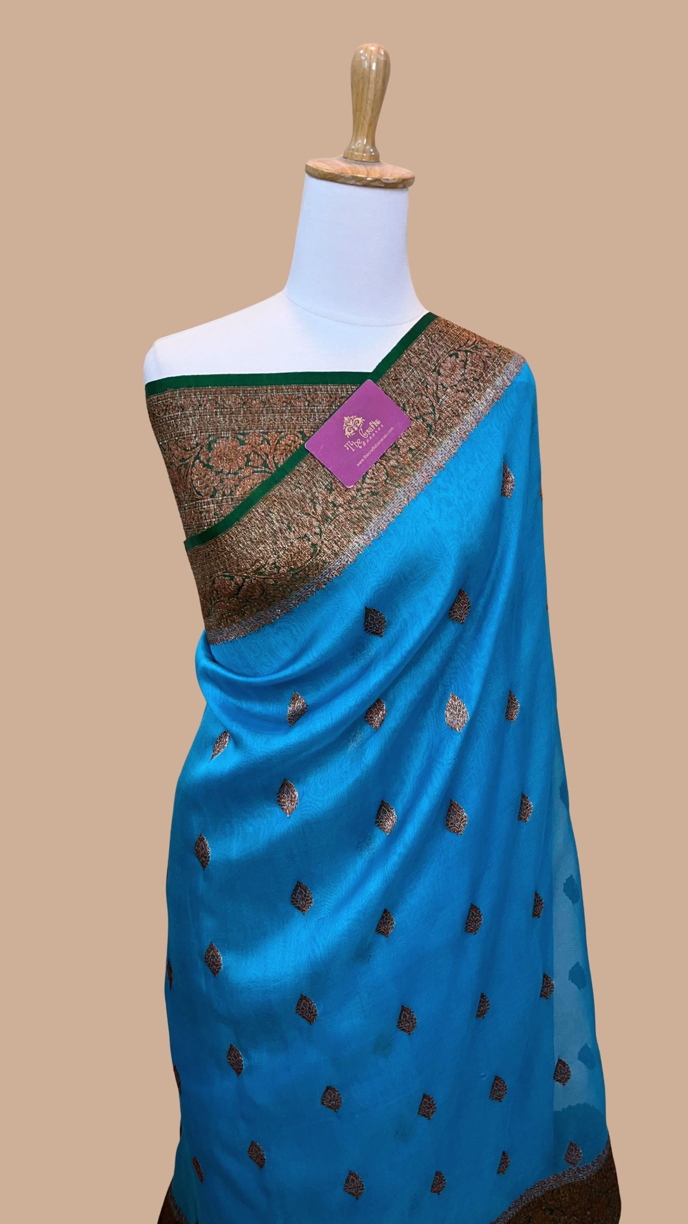 Pure Kora Silk Handloom Banarasi Saree - With Kadhua motifs