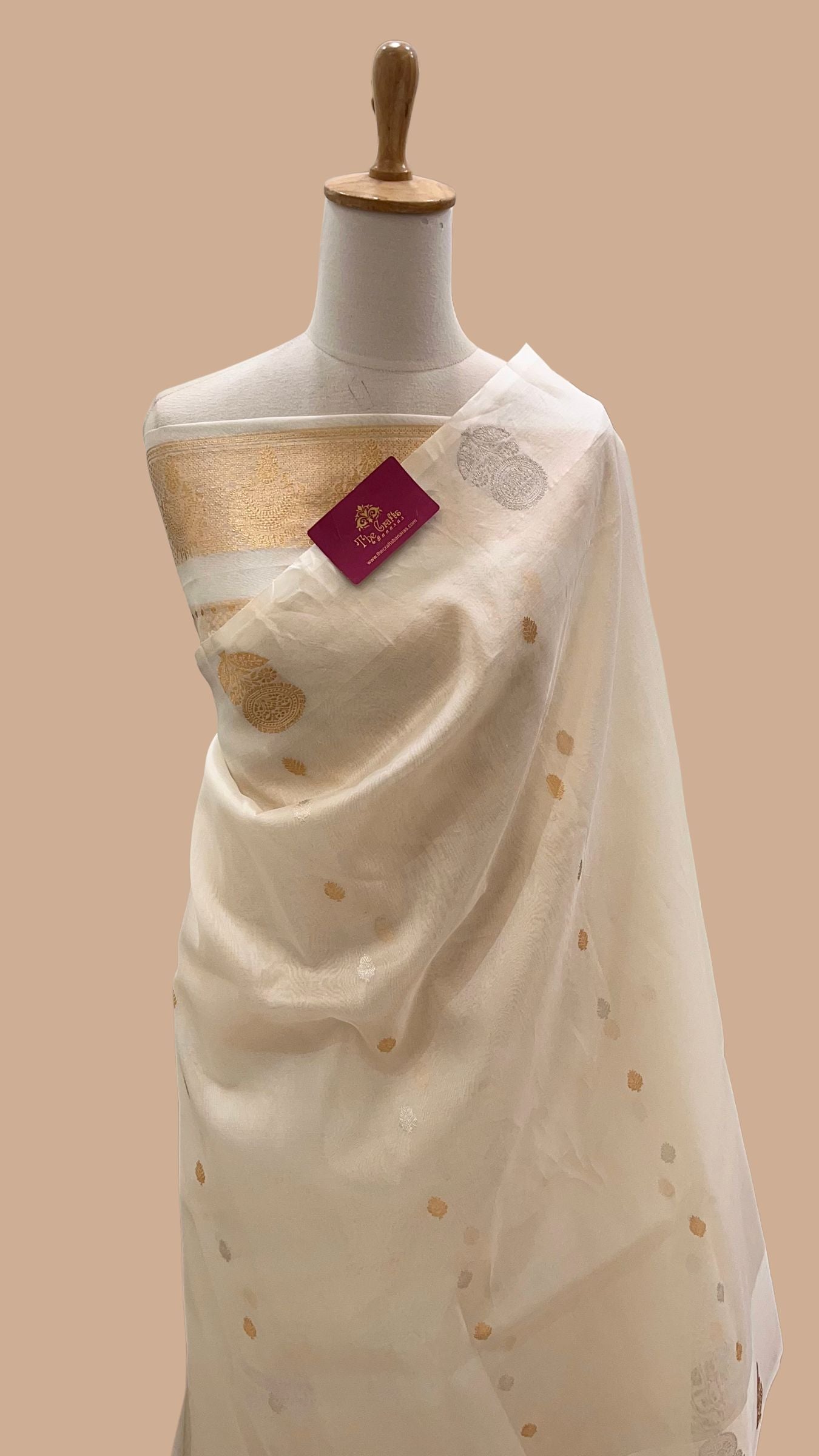 Pure Kora Silk Handloom Banarasi Saree - With Kadhua motifs