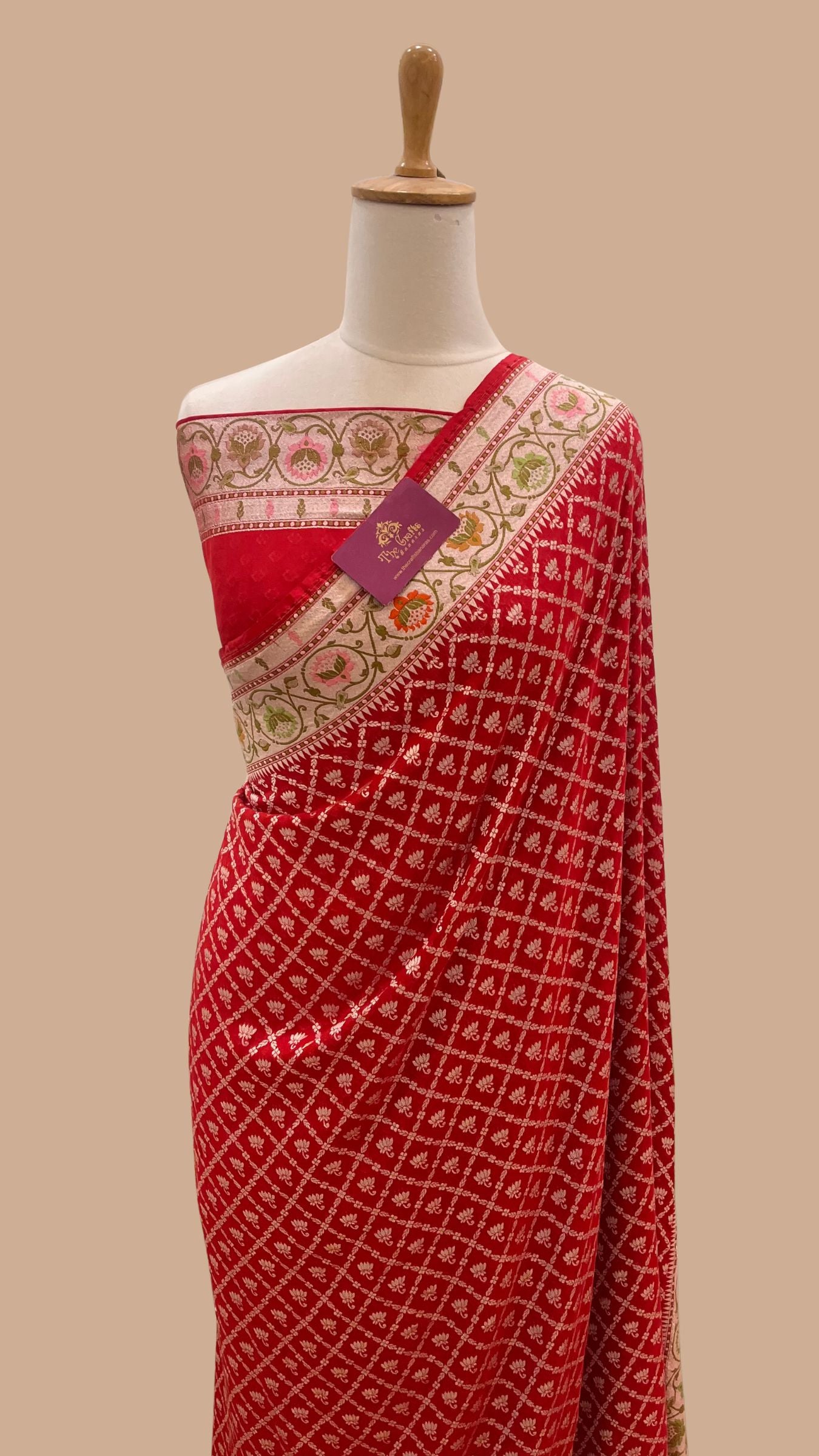 Pure Georgette Handloom Banarasi Saree - Gold zari with meenakari