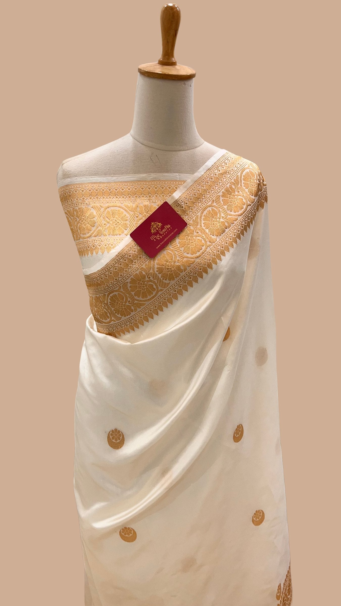 Pure Katan Silk Handloom Banarasi Saree - With Kadhua Motifs