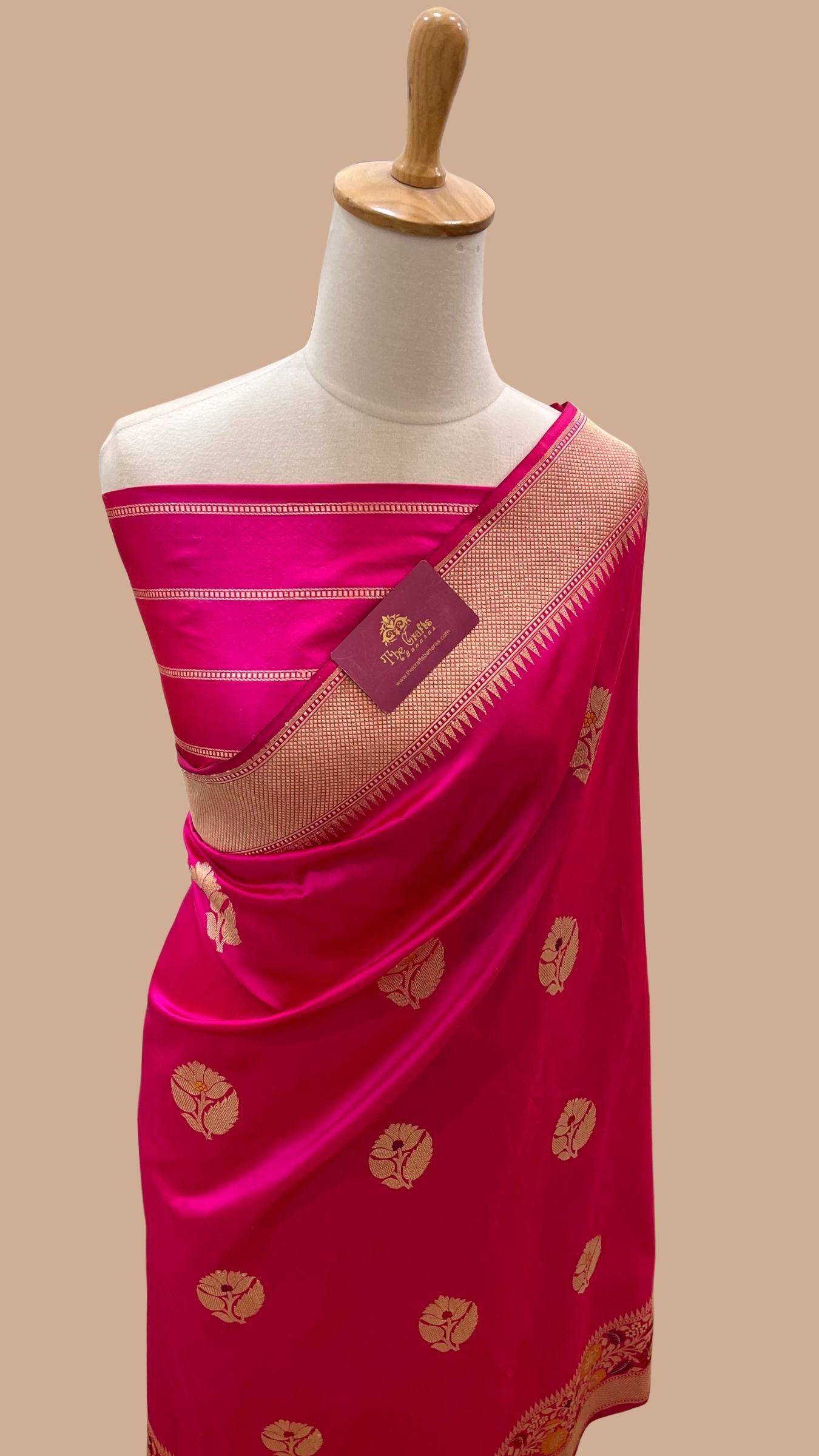 Pure Katan Silk Handloom Banarasi Saree - with kadhua meenakari motifs