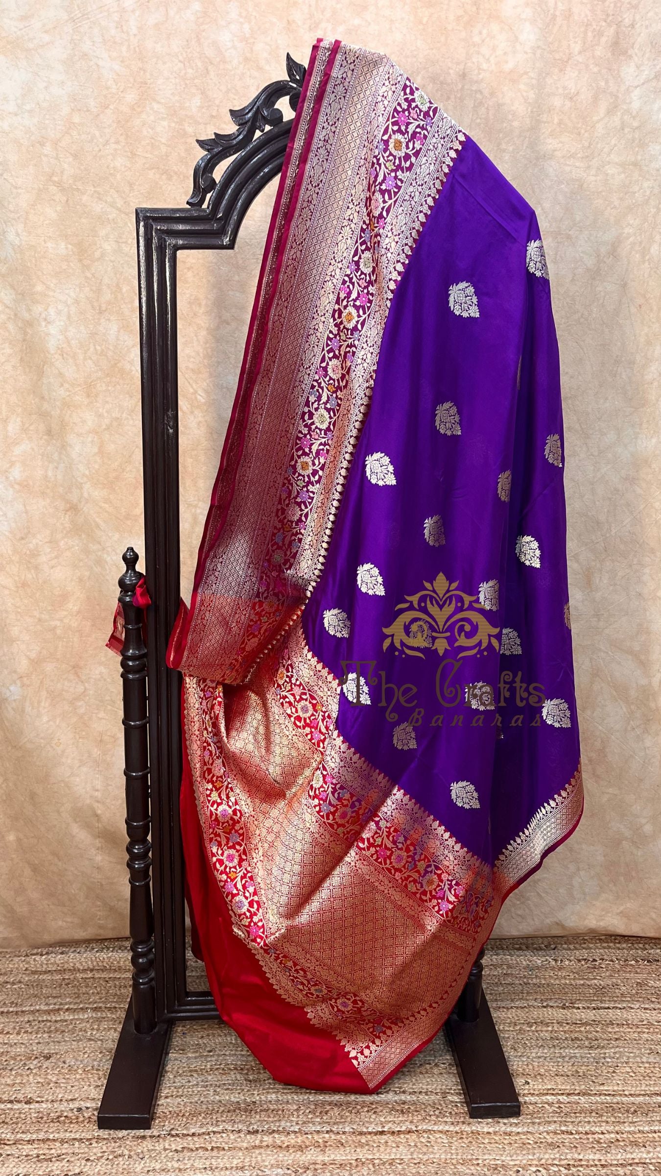 Pure Katan Silk Handloom Banarasi Saree - with kadhua motifs