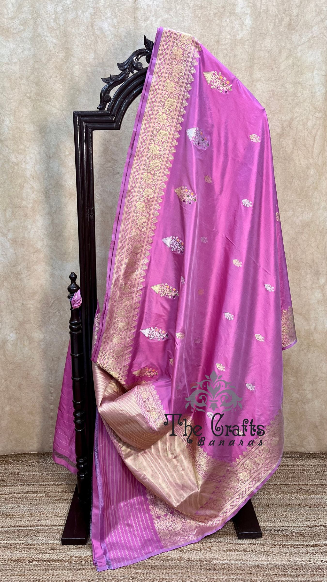 Pure Katan Silk Handloom Banarasi Saree - with kadhua meenakari motifs