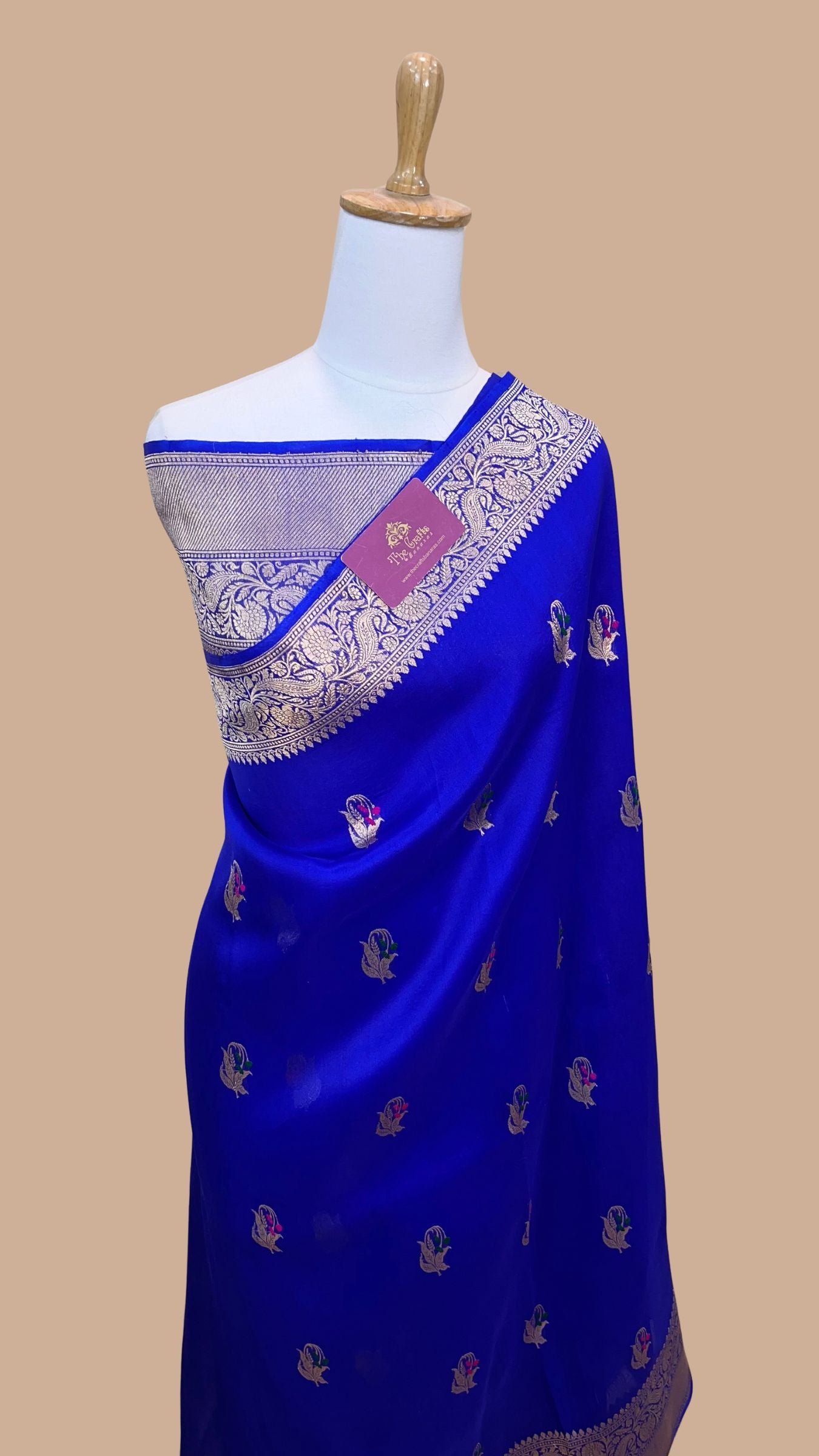 Pure Kora Silk Handloom Banarasi Saree - With Kadhua motifs