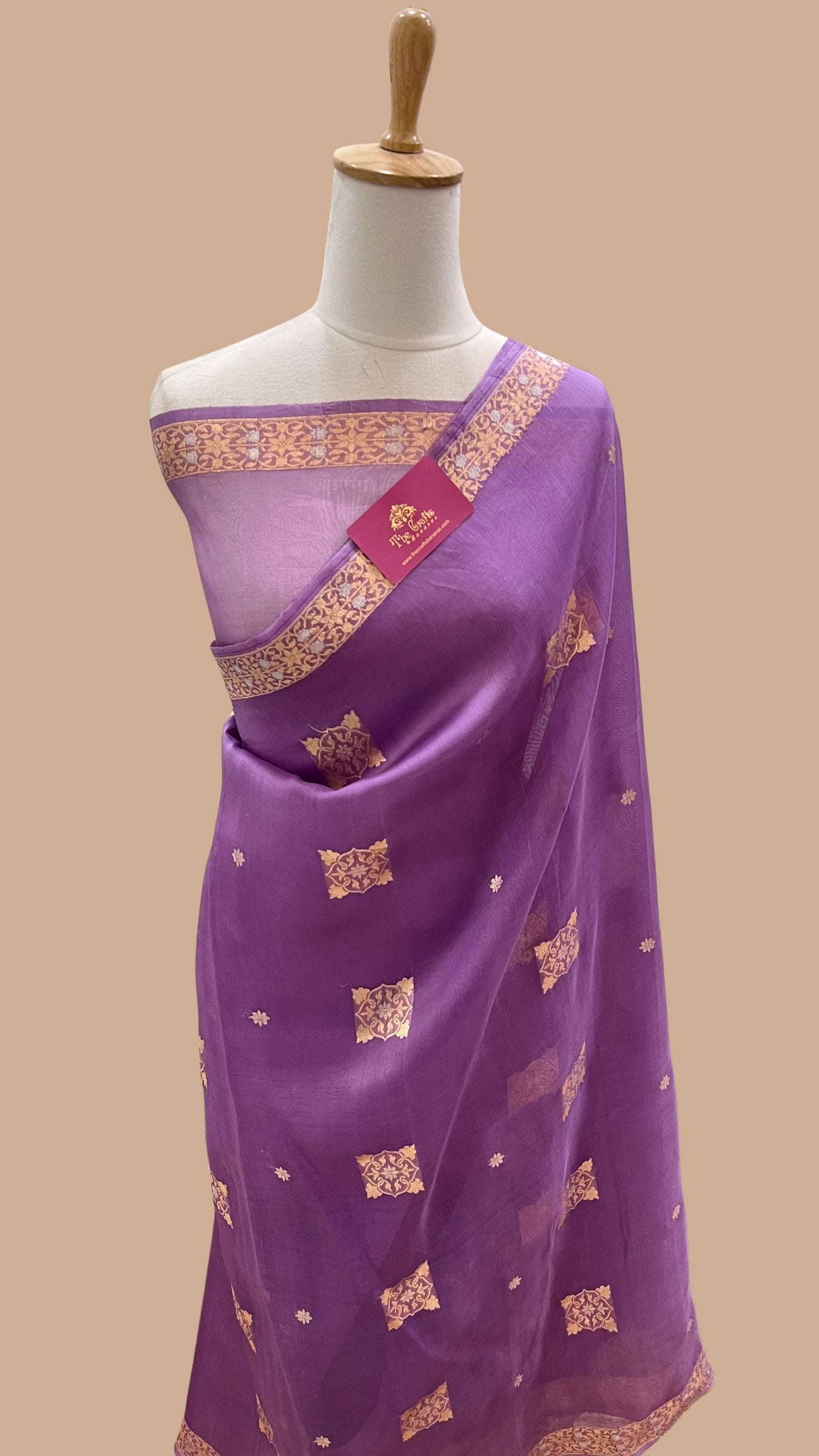 Pure Kora Silk Handloom Banarasi Saree - With Kadhua motifs