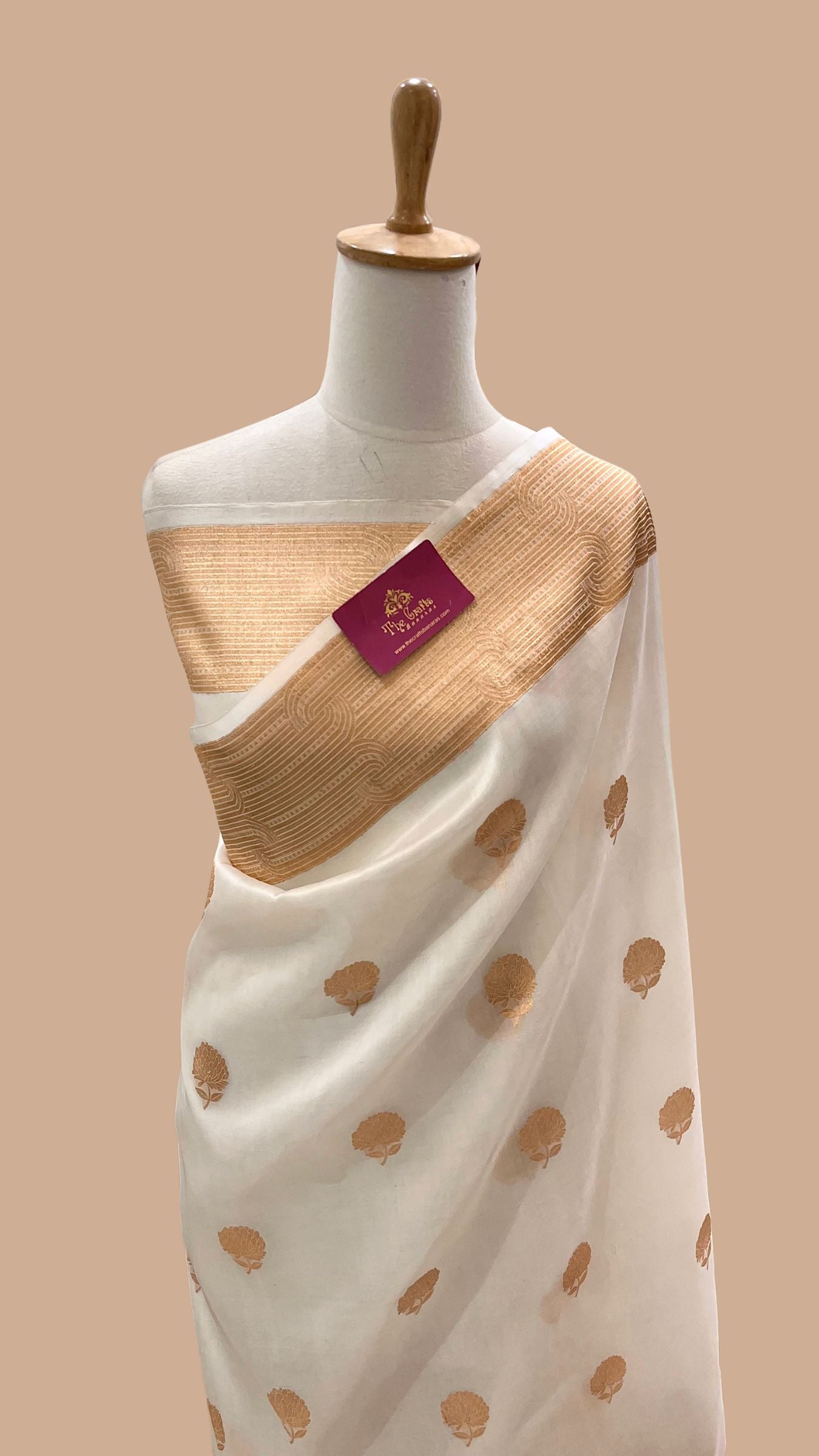 Pure Kora Silk Handloom Banarasi Saree - With Kadhua motifs