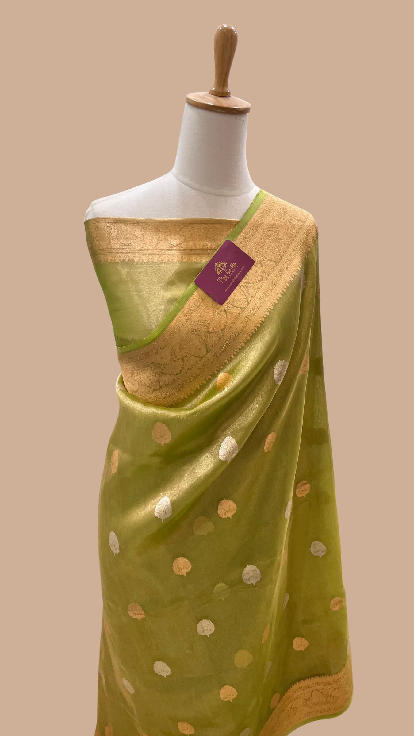 Pure Tissue Silk Handloom Banarasi Saree - with kadhua motifs