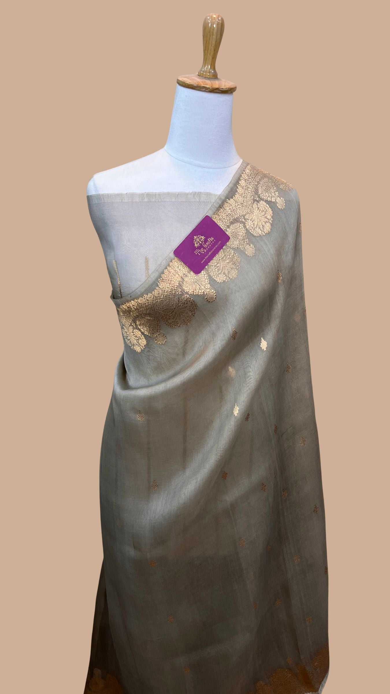 Pure Kora Silk Handloom Banarasi Saree - With Kadhua motifs