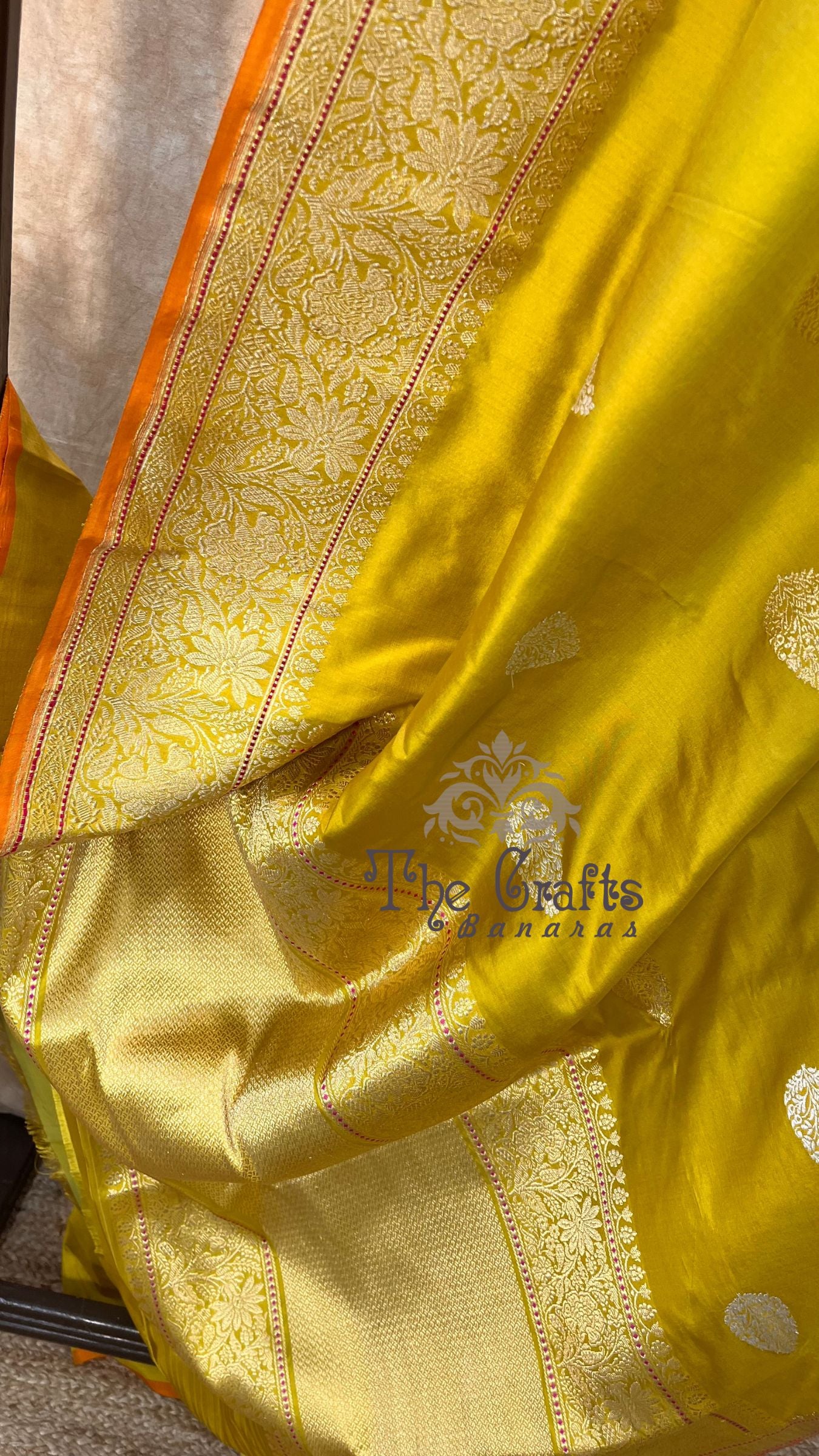 Pure Katan Silk Handloom Banarasi Saree - With Sona Rupa Kadhua Motifs