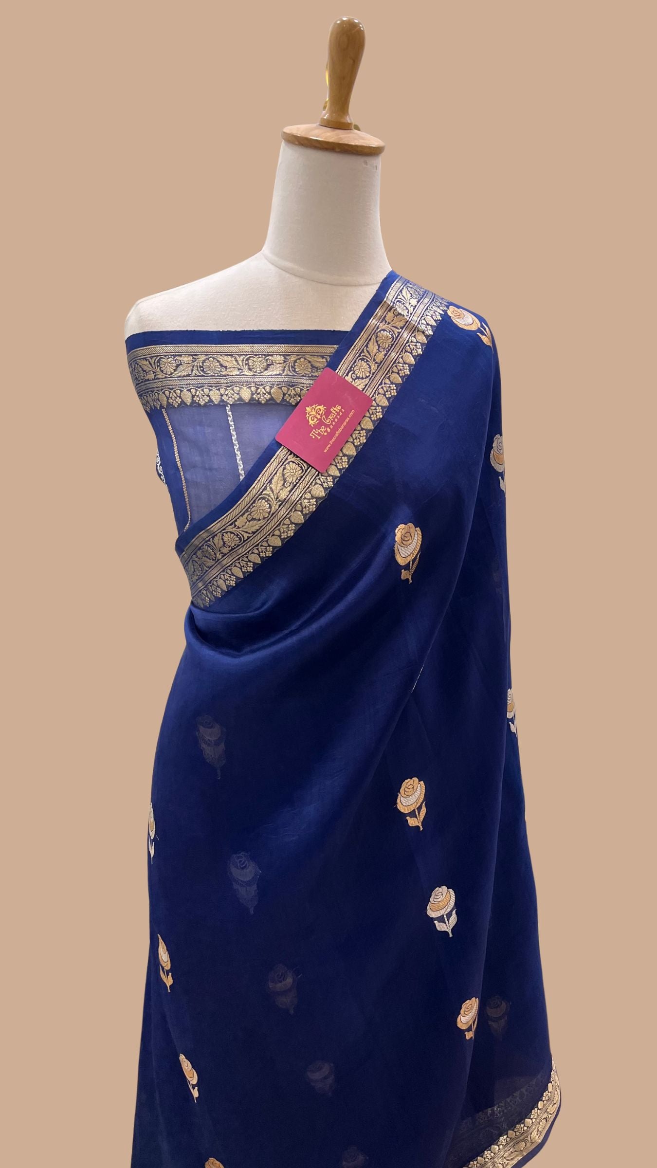 Pure Kora Silk Handloom Banarasi Saree - With Kadhua motifs