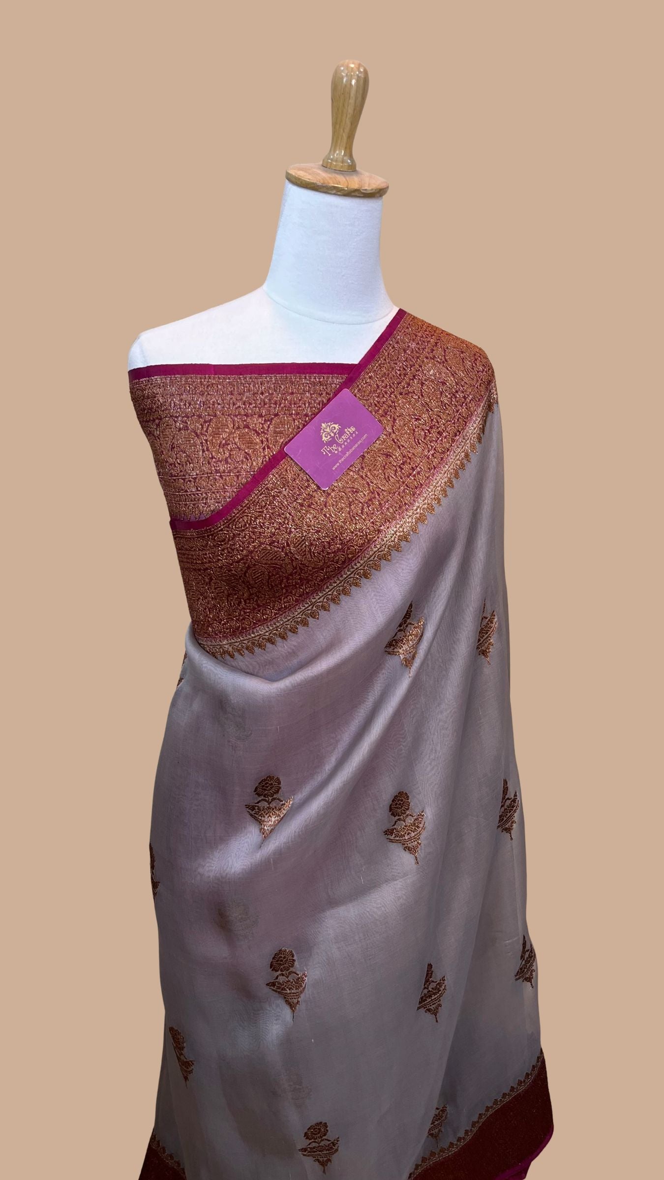 Pure Kora Silk Handloom Banarasi Saree - With Kadhua motifs