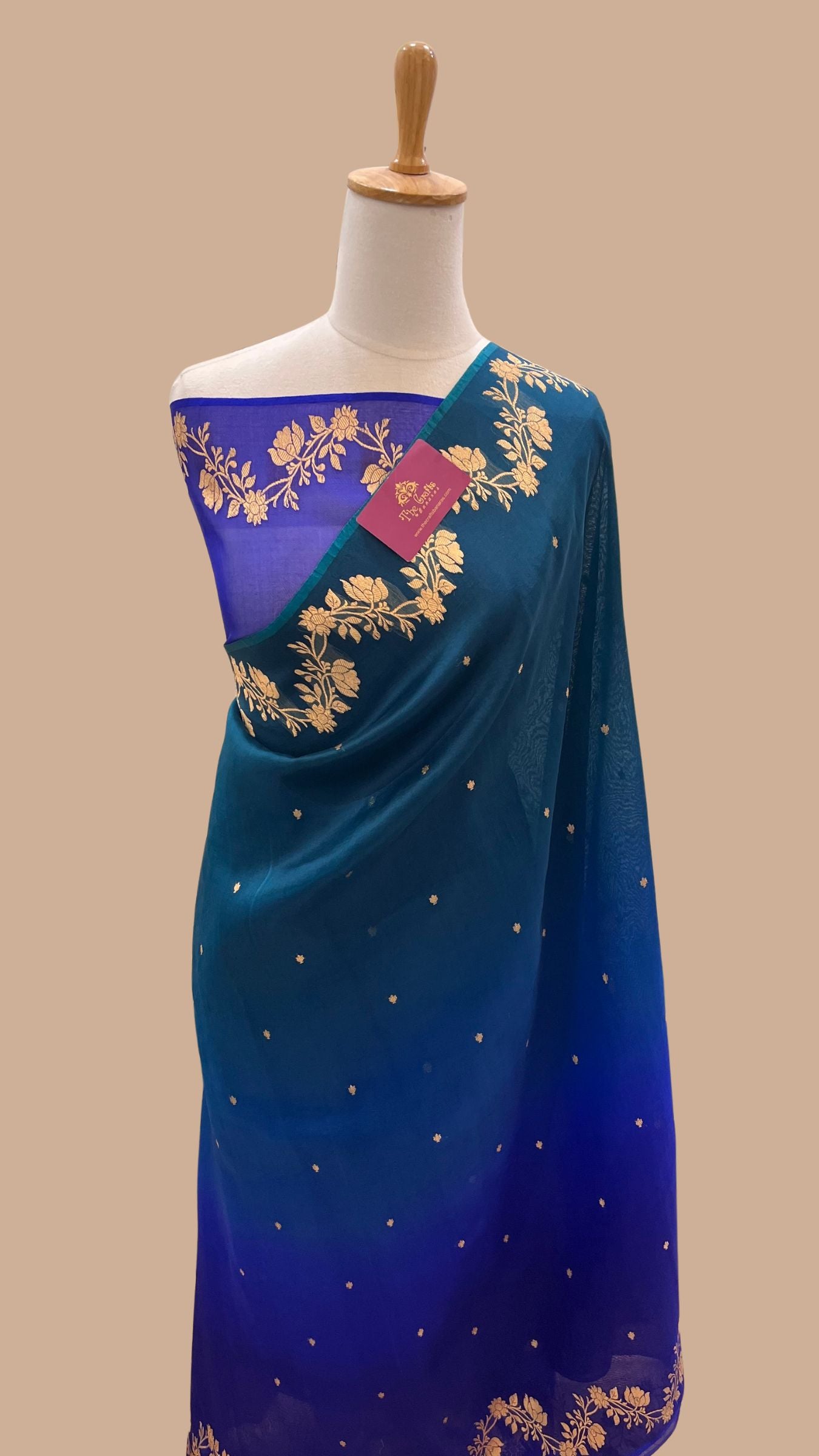 Pure Kora Silk Handloom Banarasi Saree - With Kadhua motifs