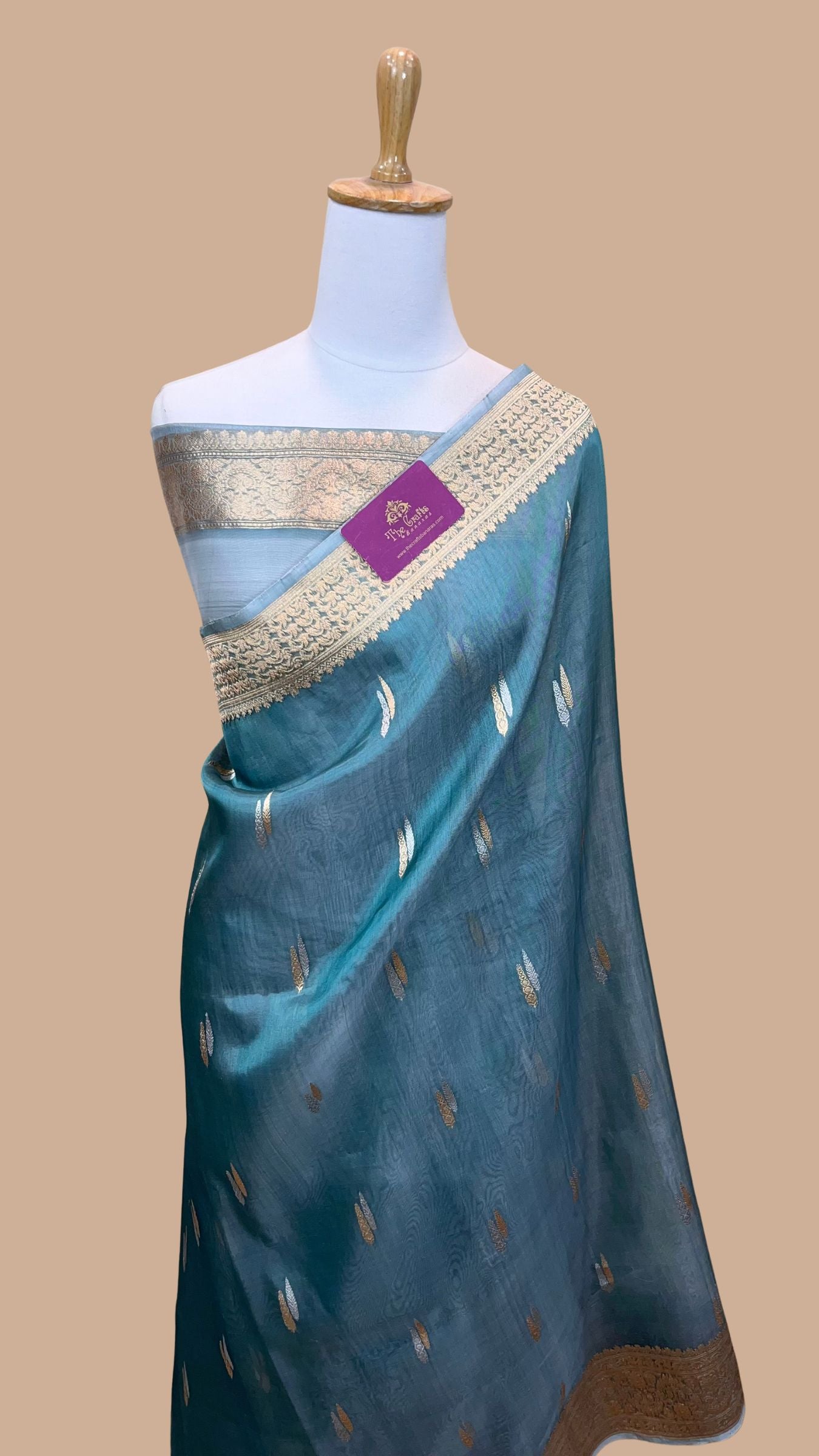 Pure Kora Tissue Silk Handloom Banarasi Saree - With Kadhua motifs