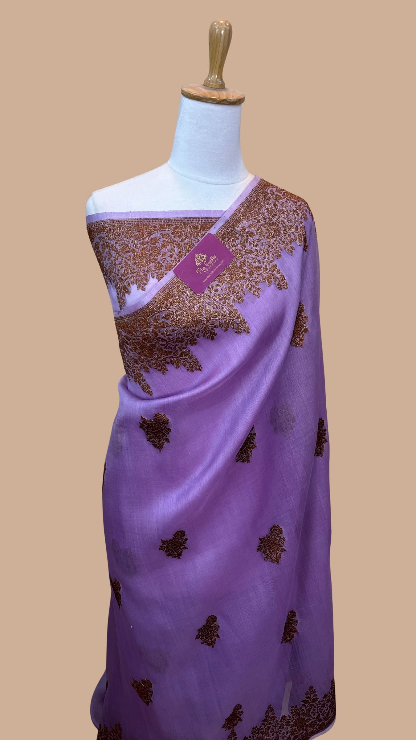 Pure Kora Silk Handloom Banarasi Saree - With Kadhua motifs