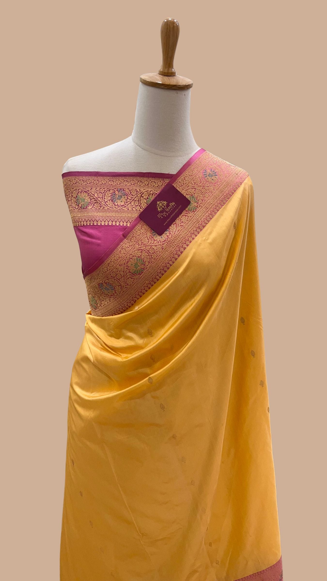 Pure Katan Silk Handloom Banarasi Saree - with kadhua motifs