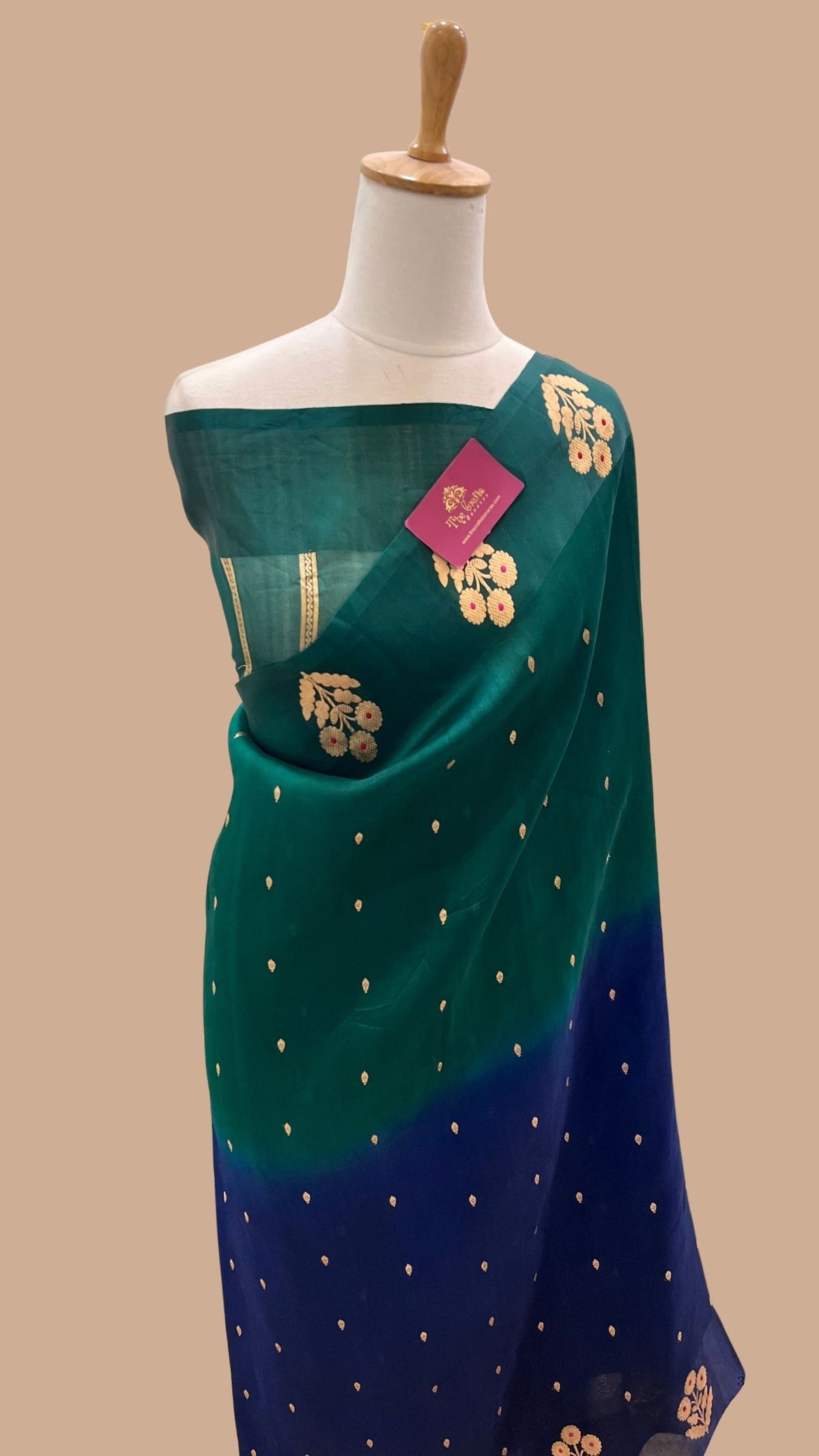 Pure Kora Silk Handloom Banarasi Saree - With Kadhua motifs
