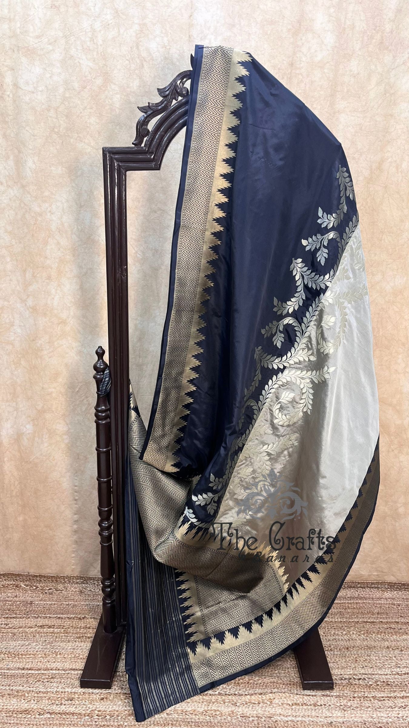 Rangkat Pure Katan Silk Handloom Banarasi Saree - with kadhua work