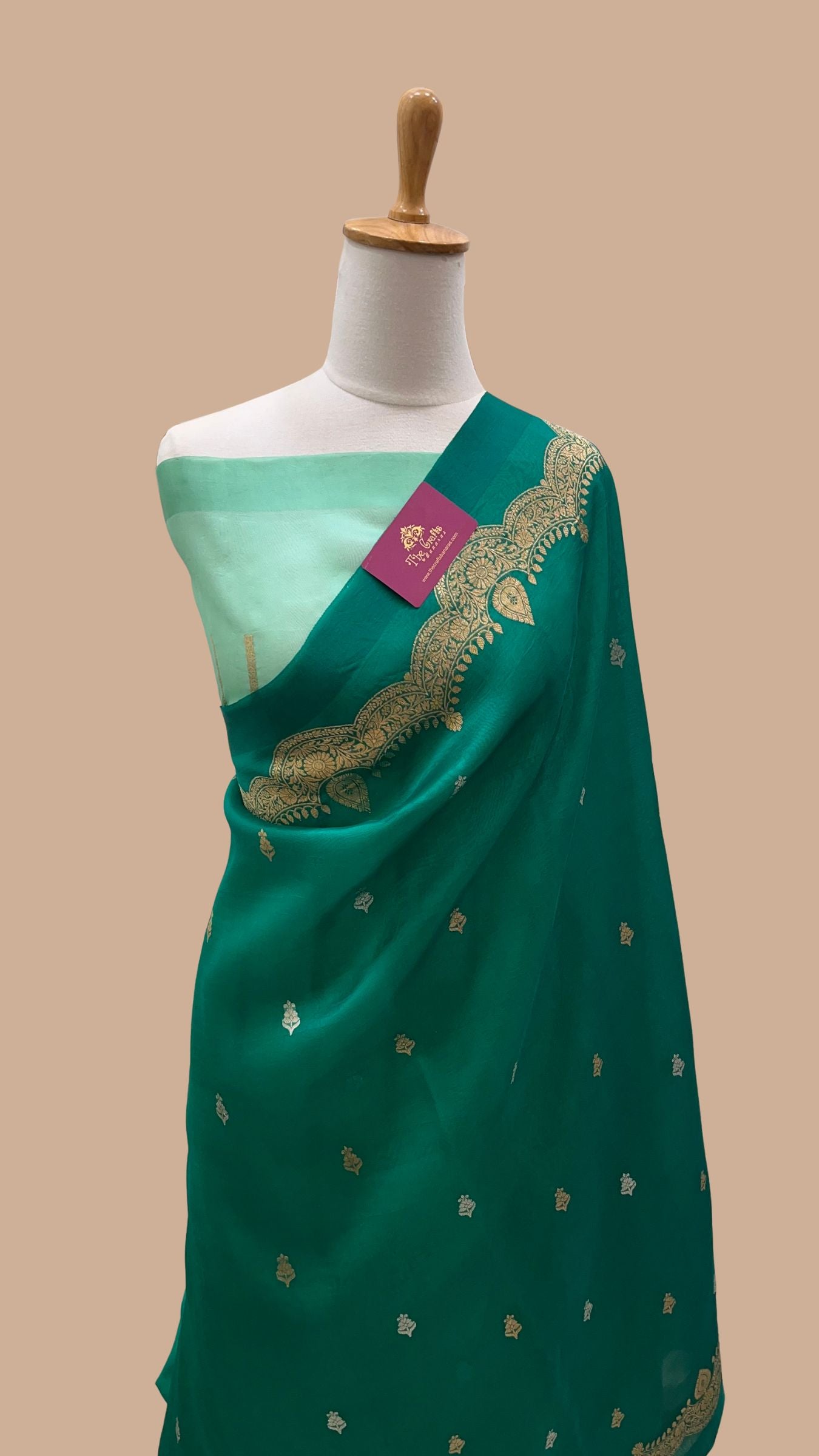 Pure Kora Silk Handloom Banarasi Saree - With Kadhua motifs