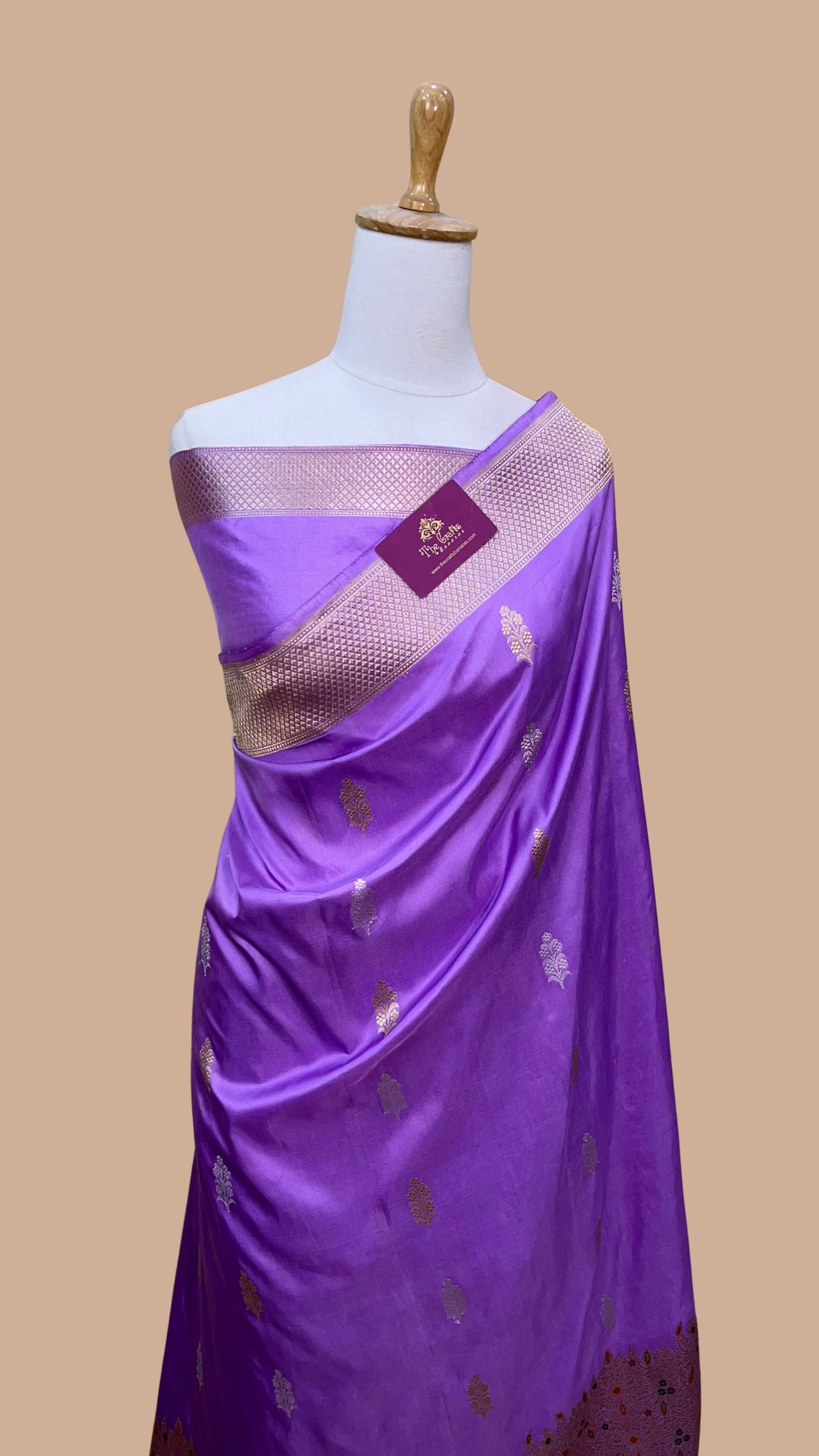 Pure Katan Silk Handloom Banarasi Saree - with kadhua motifs