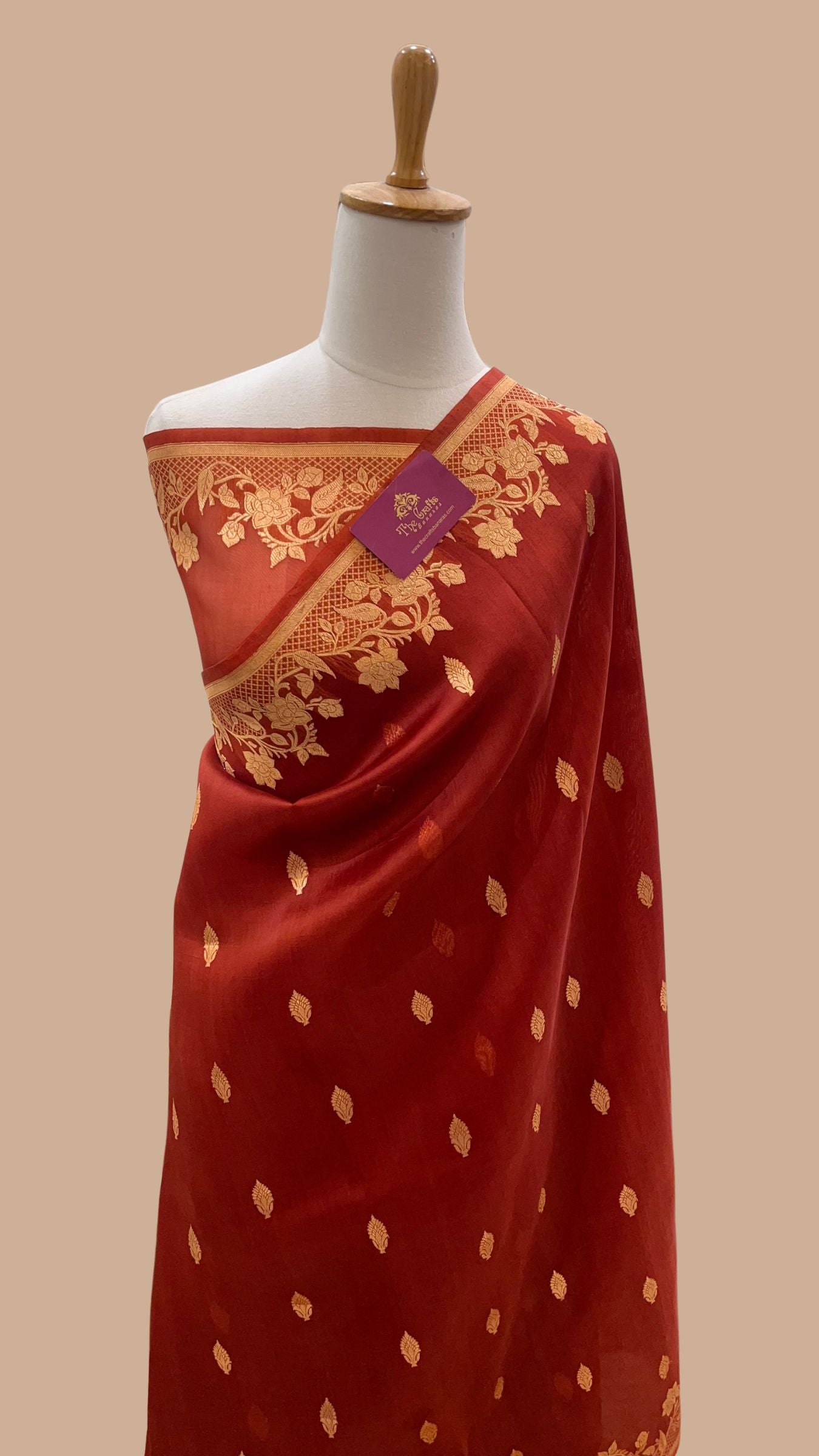 Pure Kora Silk Handloom Banarasi Saree - With Kadhua motifs