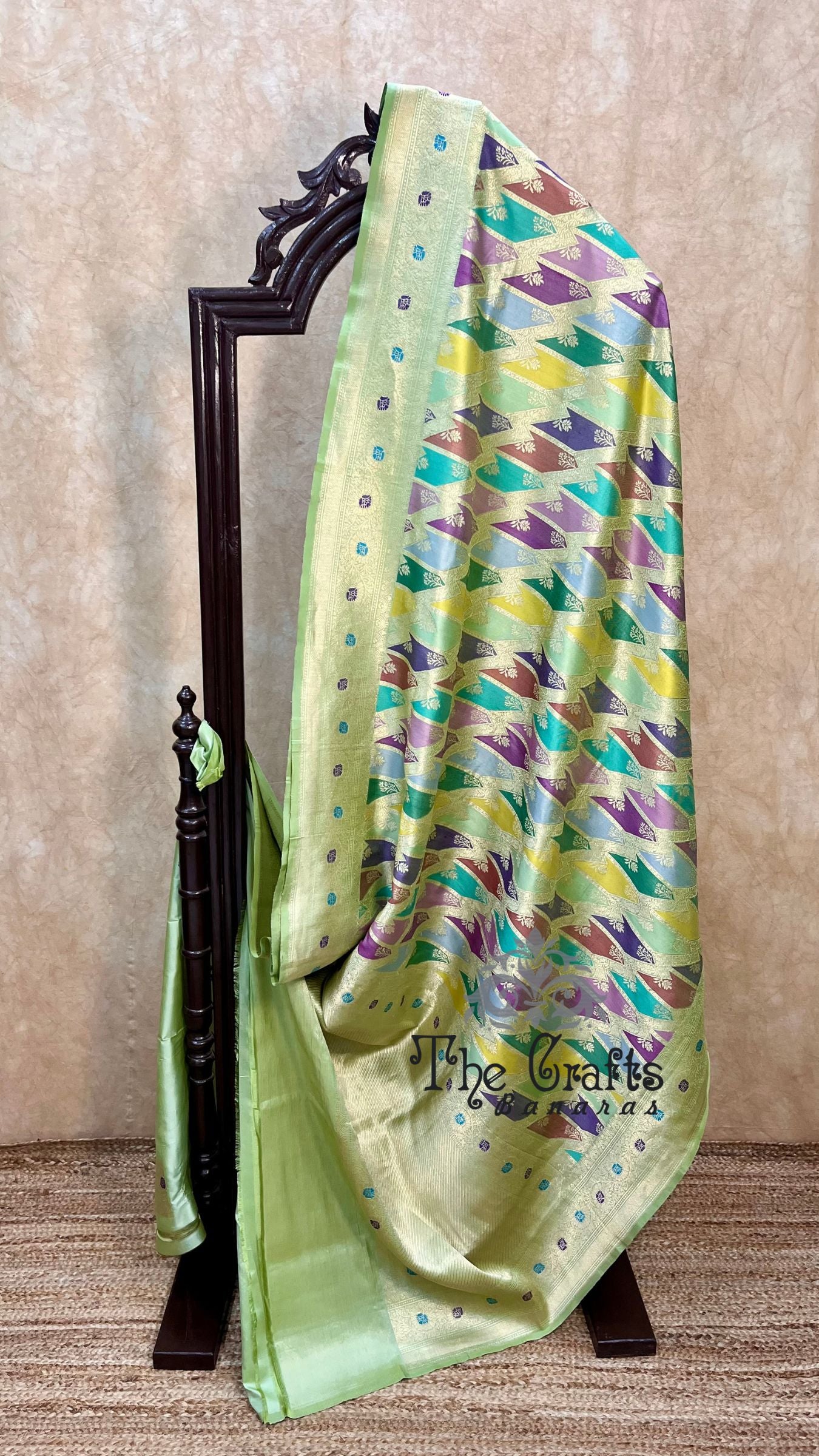 Rangkat Pure Katan Silk Handloom Banarasi Saree - All Over Kadiyal Jaal Work