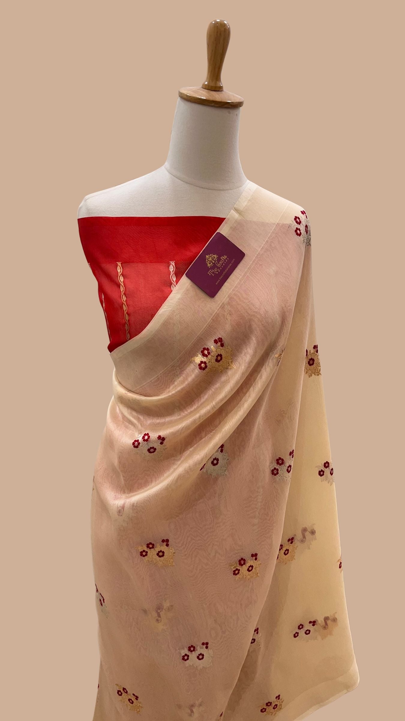 Pure Kora Silk Handloom Banarasi Saree - With Kadhua motifs