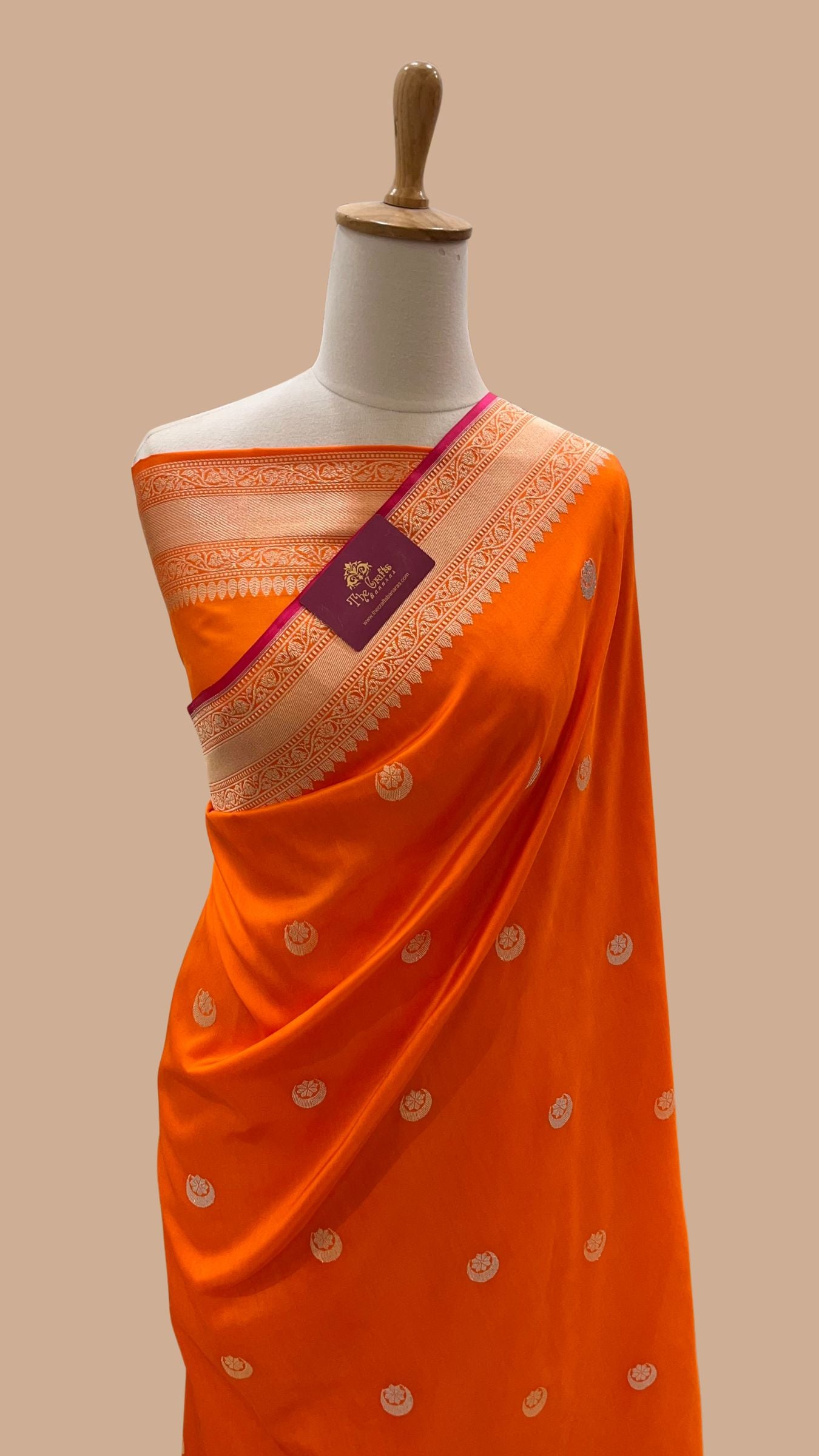 Red Pure Katan Silk Handloom Banarasi Saree - with kadhua motifs