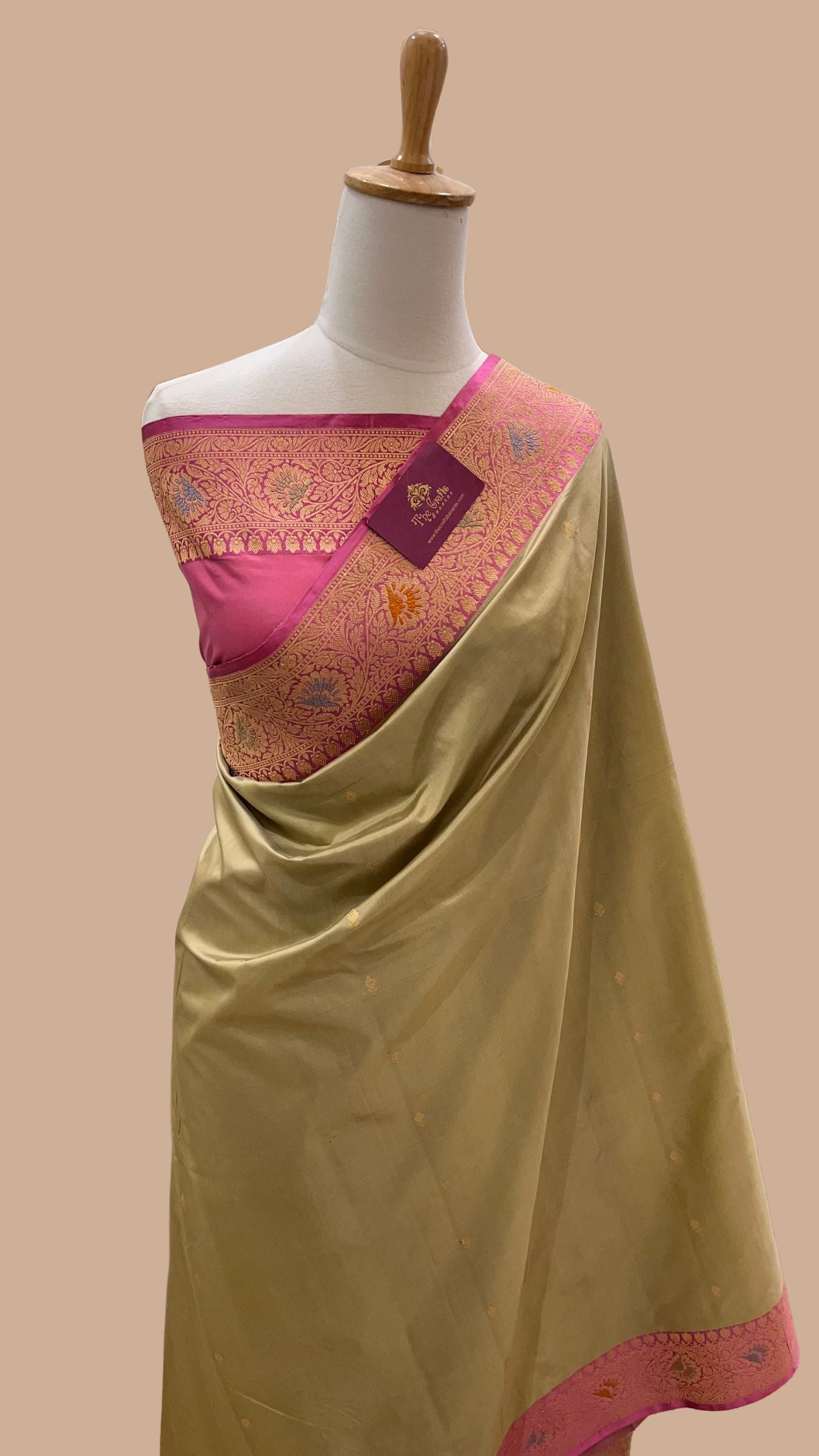 Pure Katan Silk Handloom Banarasi Saree - with kadhua motifs