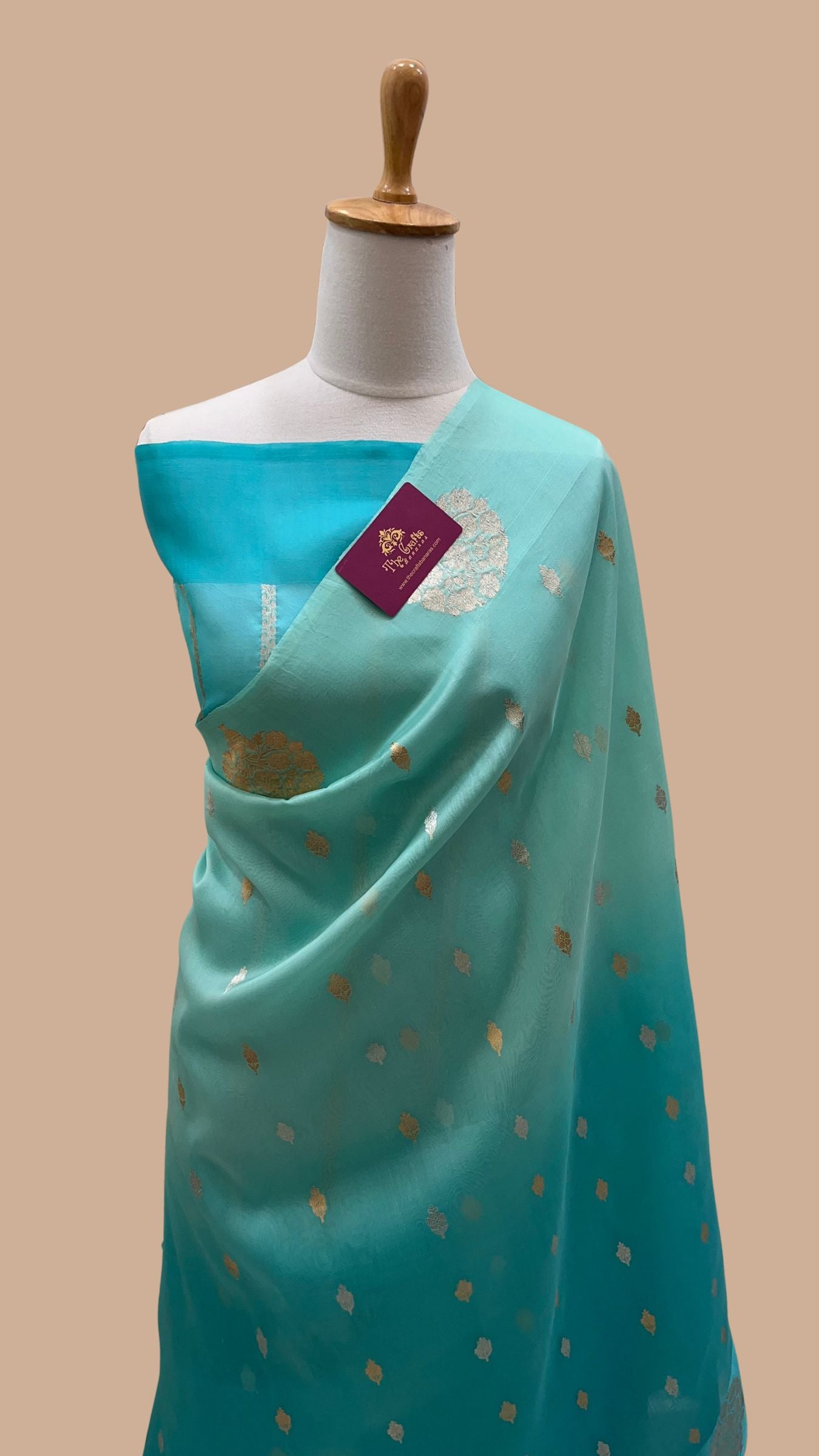 Pure Kora Silk Handloom Banarasi Saree - With Kadhua motifs